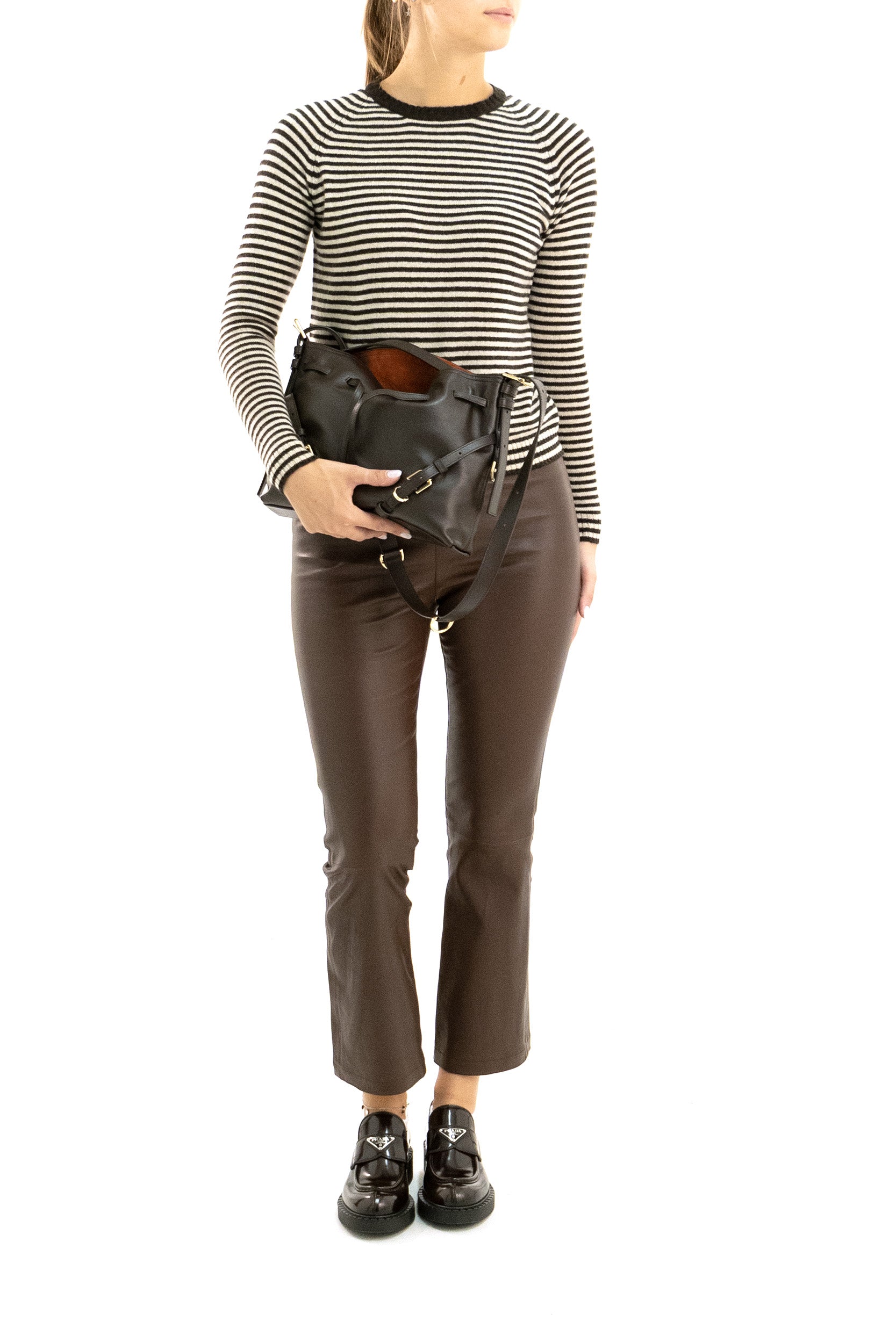 Pullover in lana e cashmere a righe di colore beige e marrone<BR/> B8580 1732 633 BASE