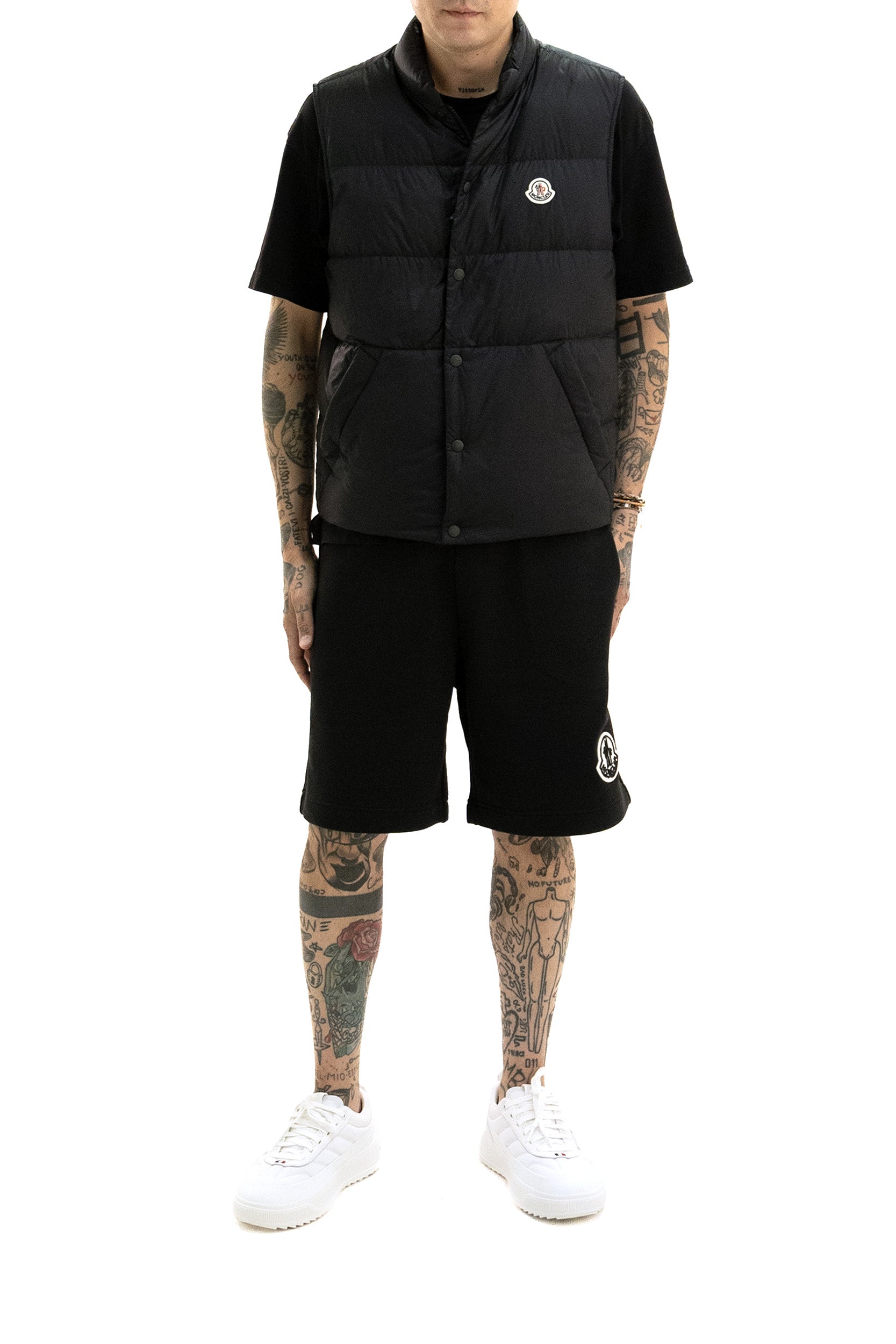 Gilet imbottito Tuquerouye in longue saison di colore nero<BR/> 1A000-28 597YF 999 MONCLER