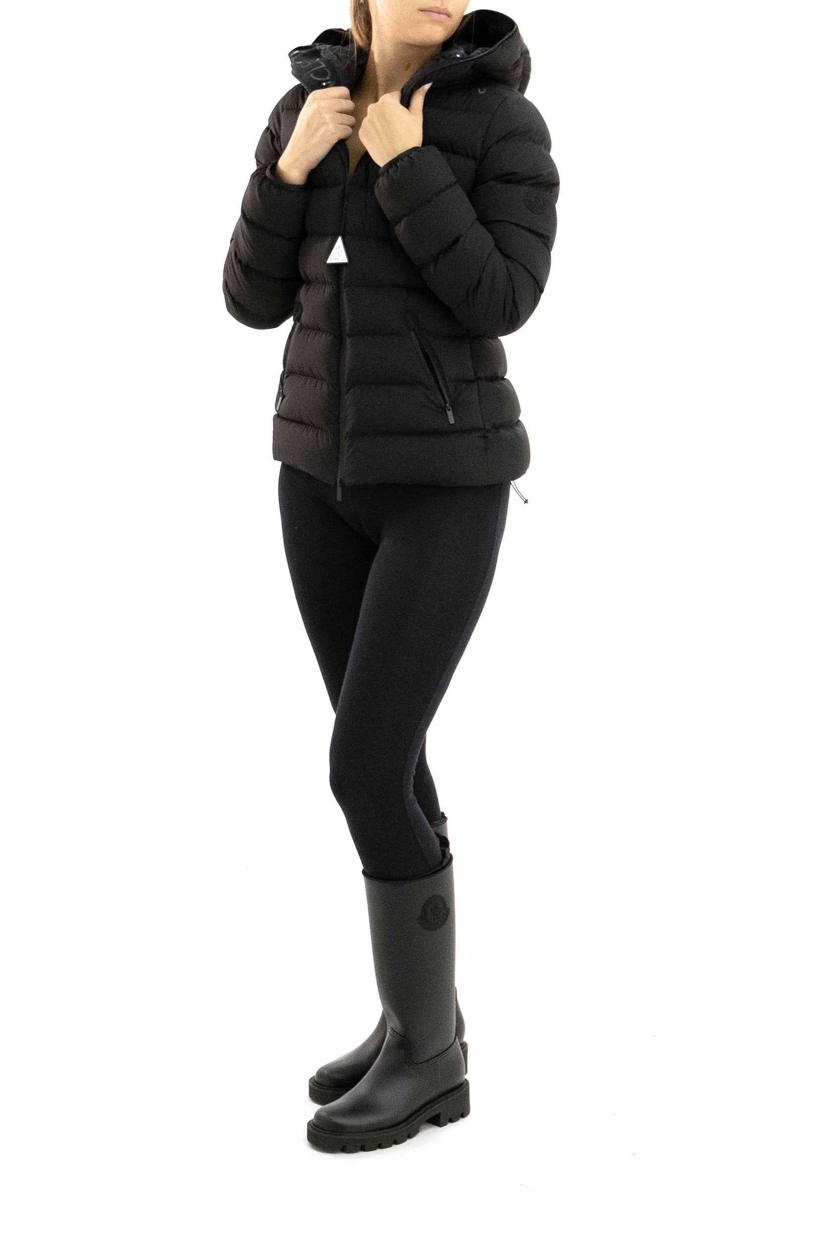 Piumino corto Herbes in nylon di colore nero<BR/> 1A001-46 599KJ 999 MONCLER