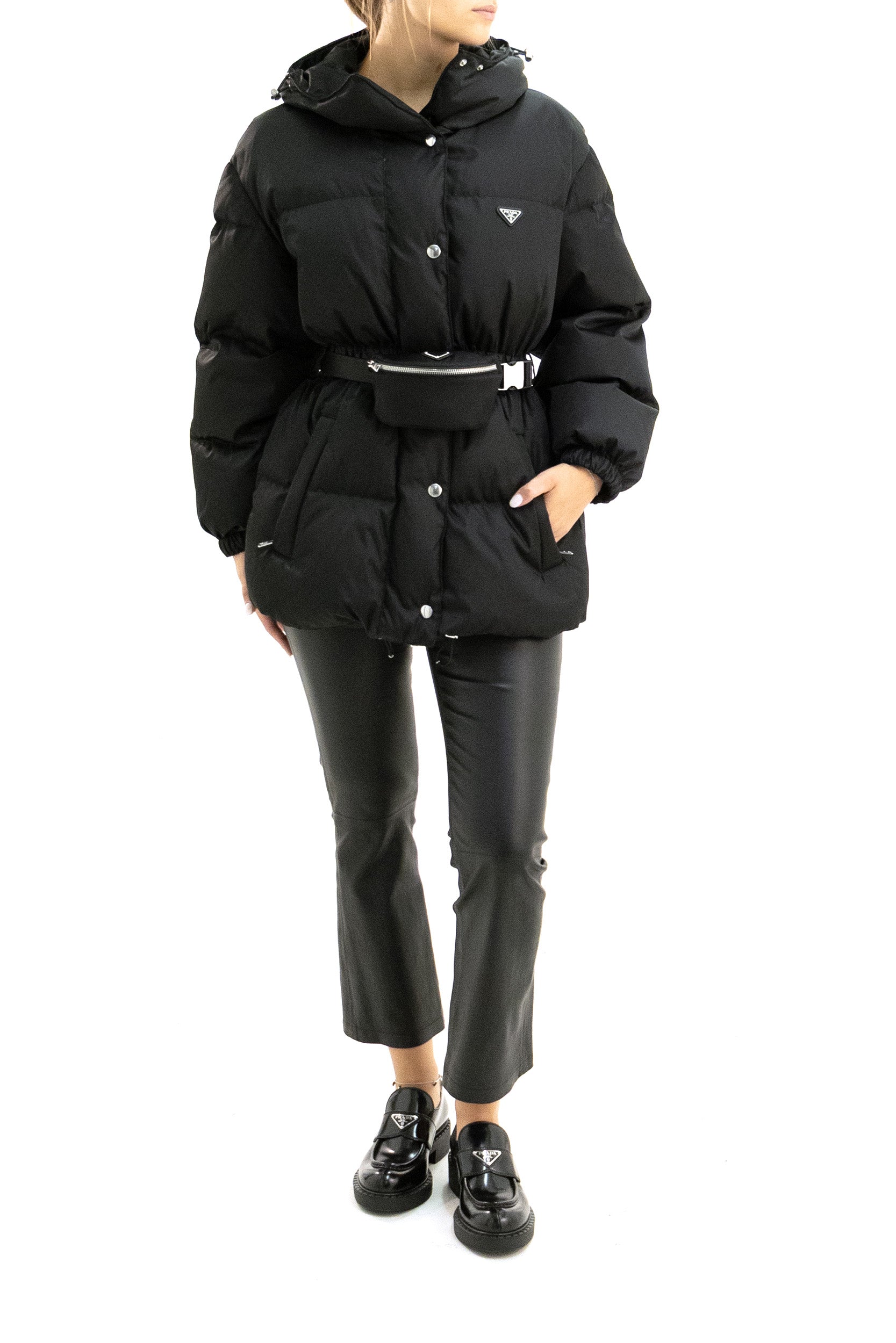 Piumino in Re-Nylon di colore nero<BR/> 29X966 S OOO 1WQ8 F0002 PRADA