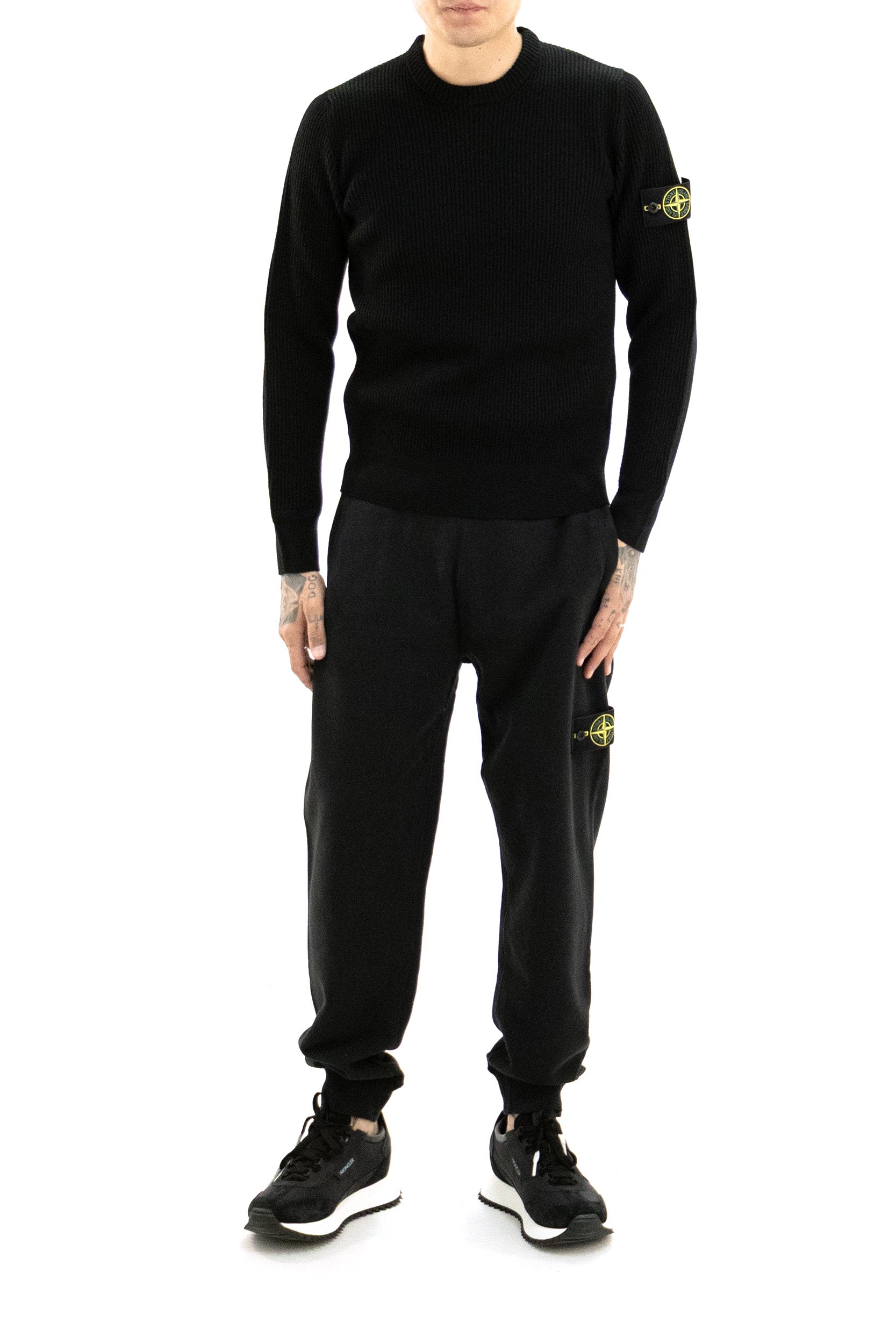 Pullover in lana a coste di colore nero<BR/> L2S155100053 S00C2 V0029 STONE ISLAND
