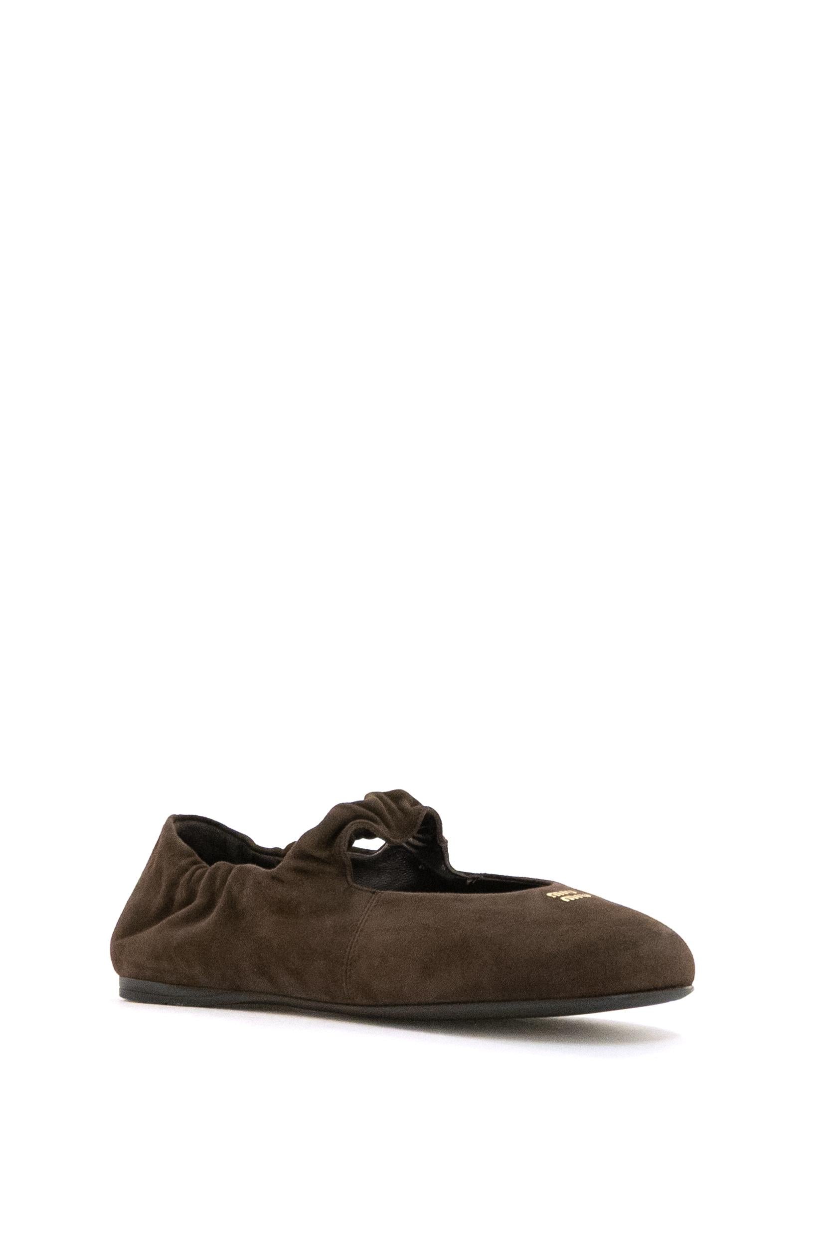 Ballerine in suede di colore marrone<BR/> 5F340E F D005 008 F0003 MIU MIU