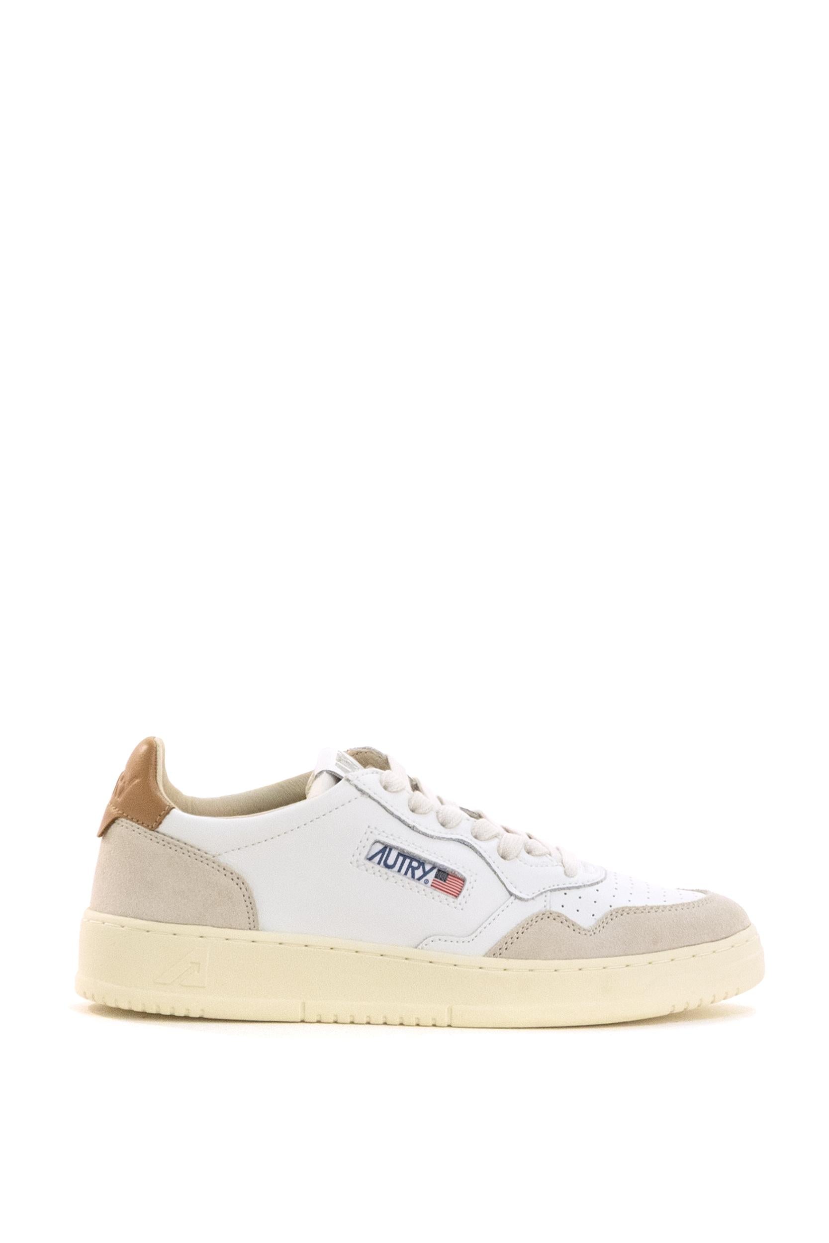 Sneakers Medalist in pelle liscia di colore bianco<BR/> AULM LS16 WHT/LION AUTRY