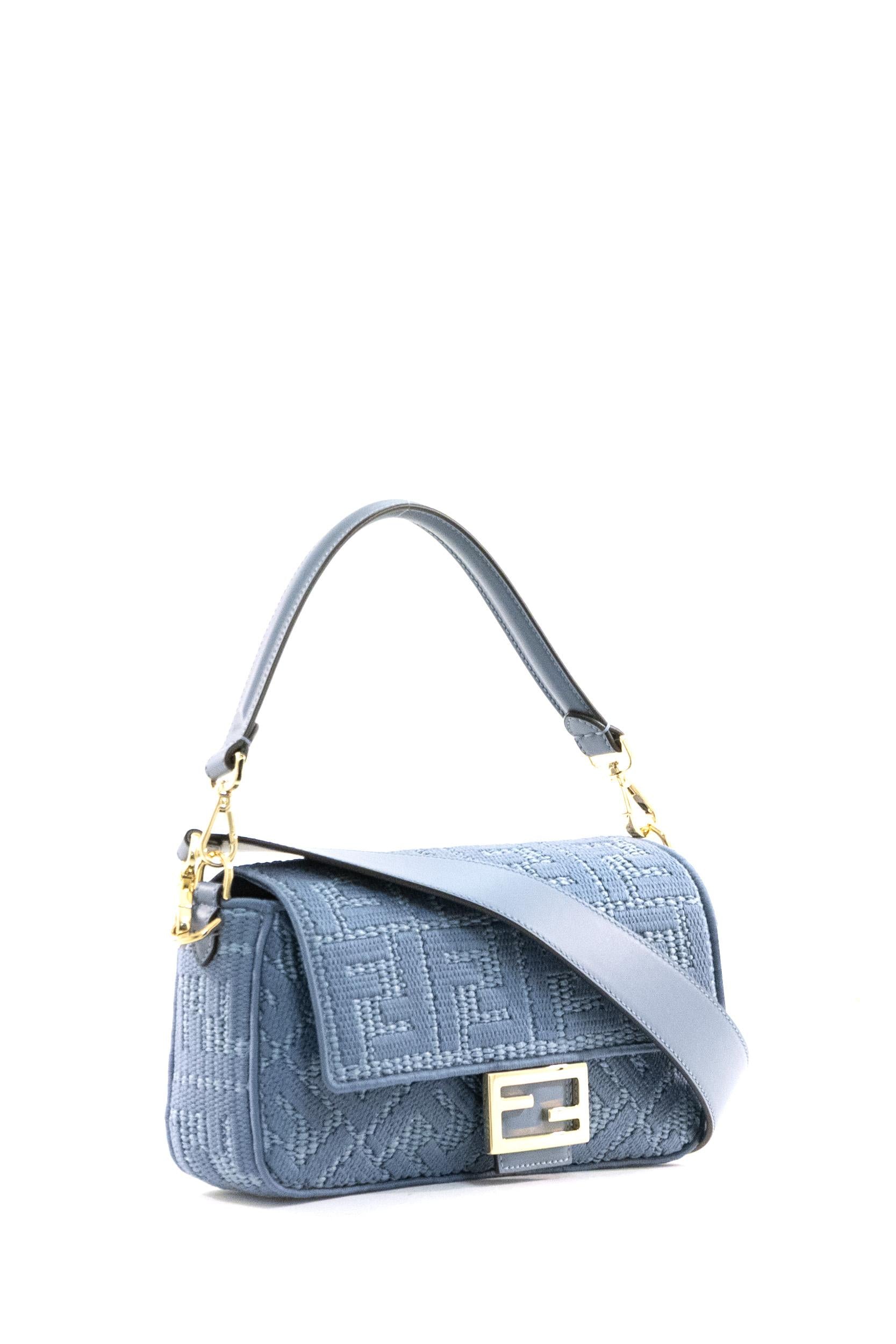 Baguette in rafia intrecciata con ricamo FF di colore blu<BR/> 8BR600 AY6G F1X82 FENDI