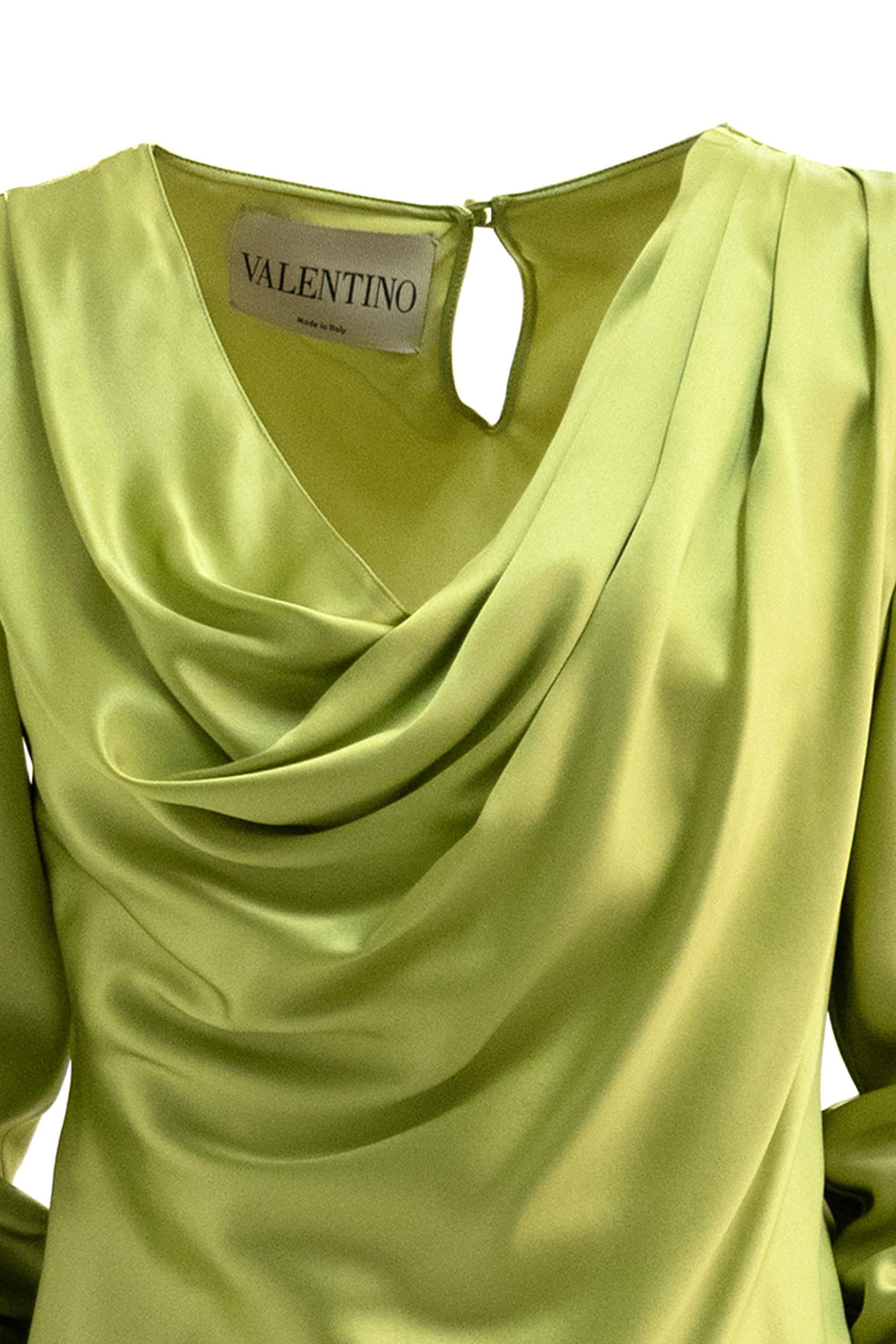 Blusa in seta di colore verde<BR/> 8B0AEBQ08M6 C8Z VALENTINO GARAVANI