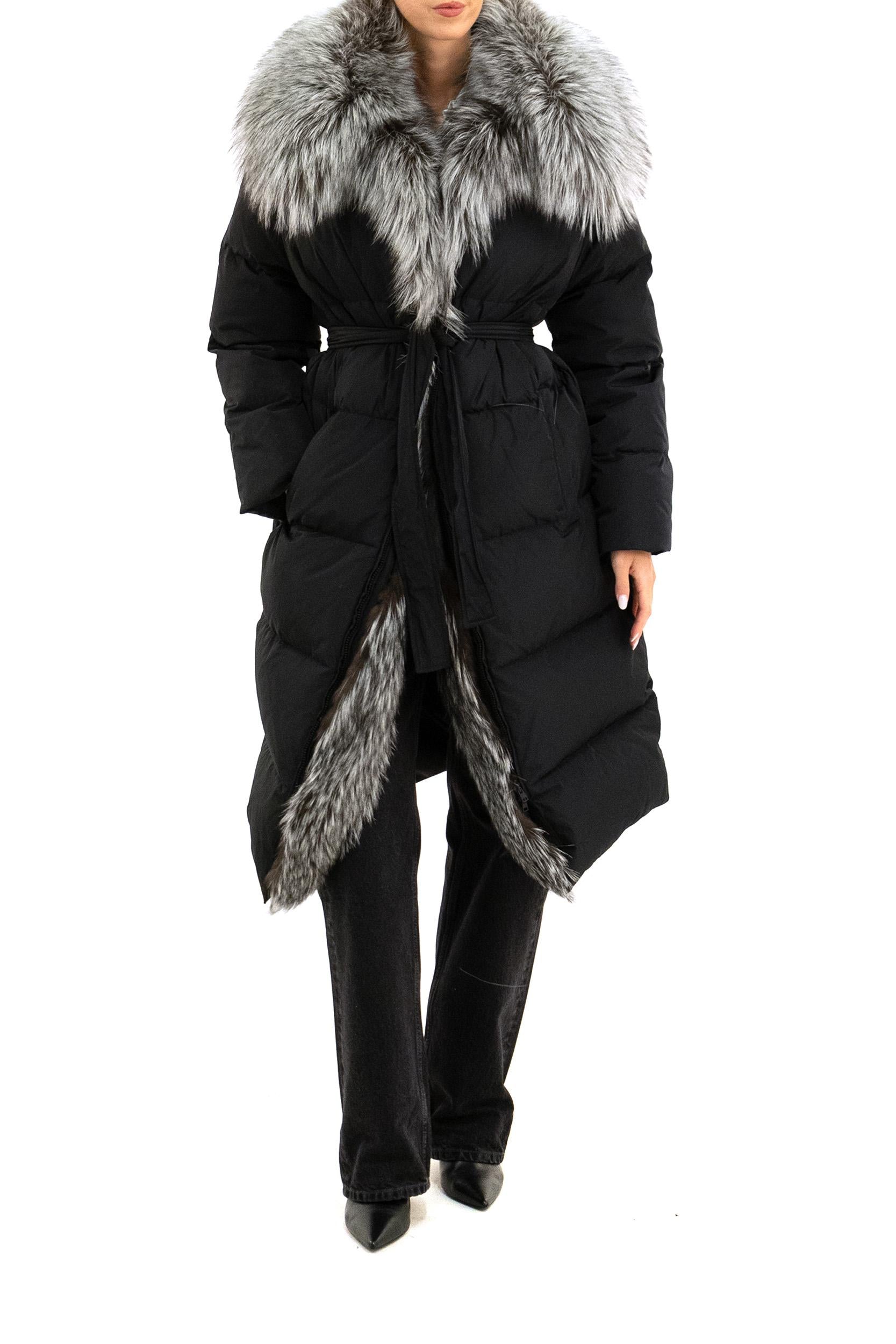 Piumino lungo di colore nero con collo in volpe<BR/> 26WYM02310D0TM C99 YVES SALOMON