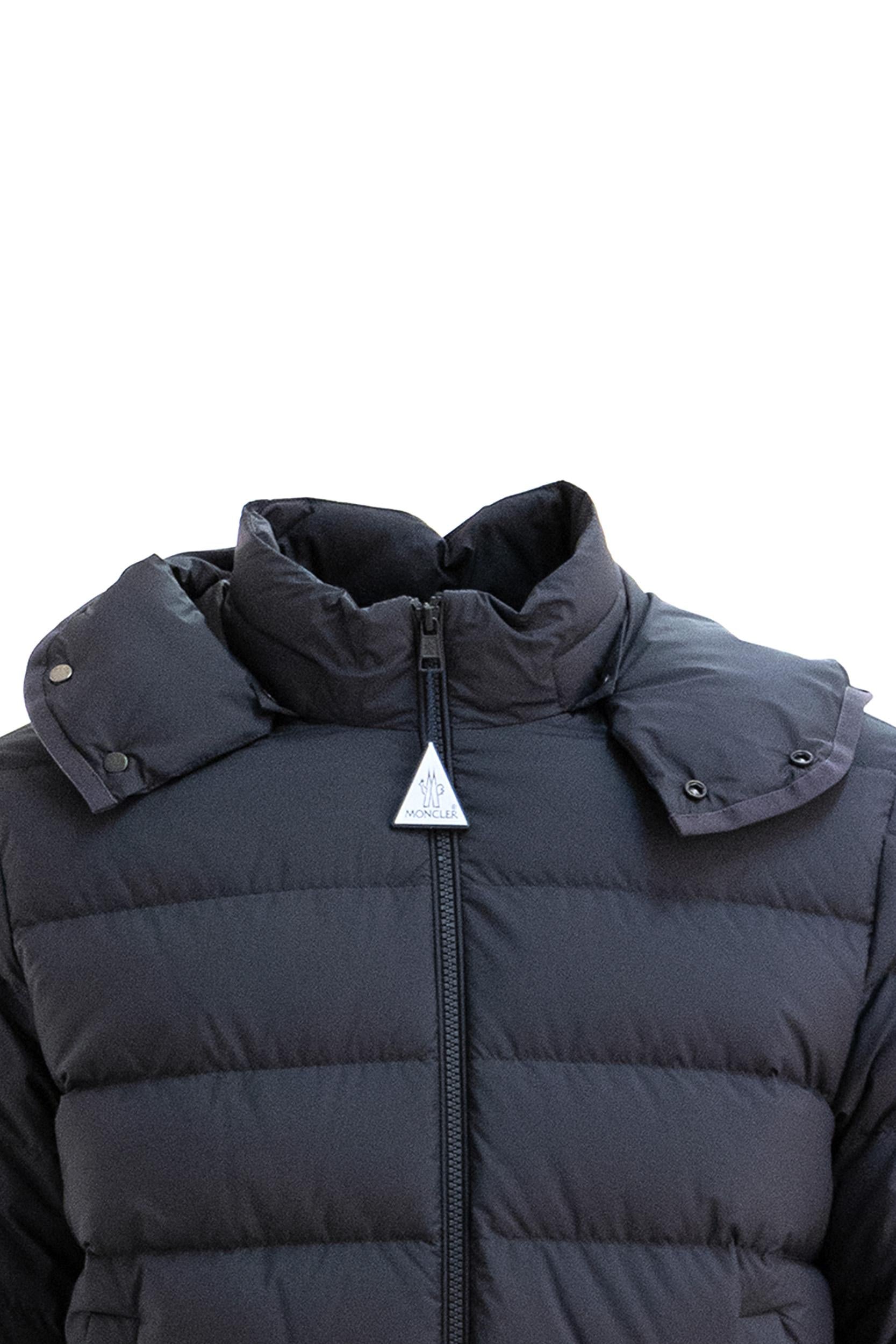 Piumino Montbrocq di colore blu. 1A002-24 597YW 778 MONCLER
