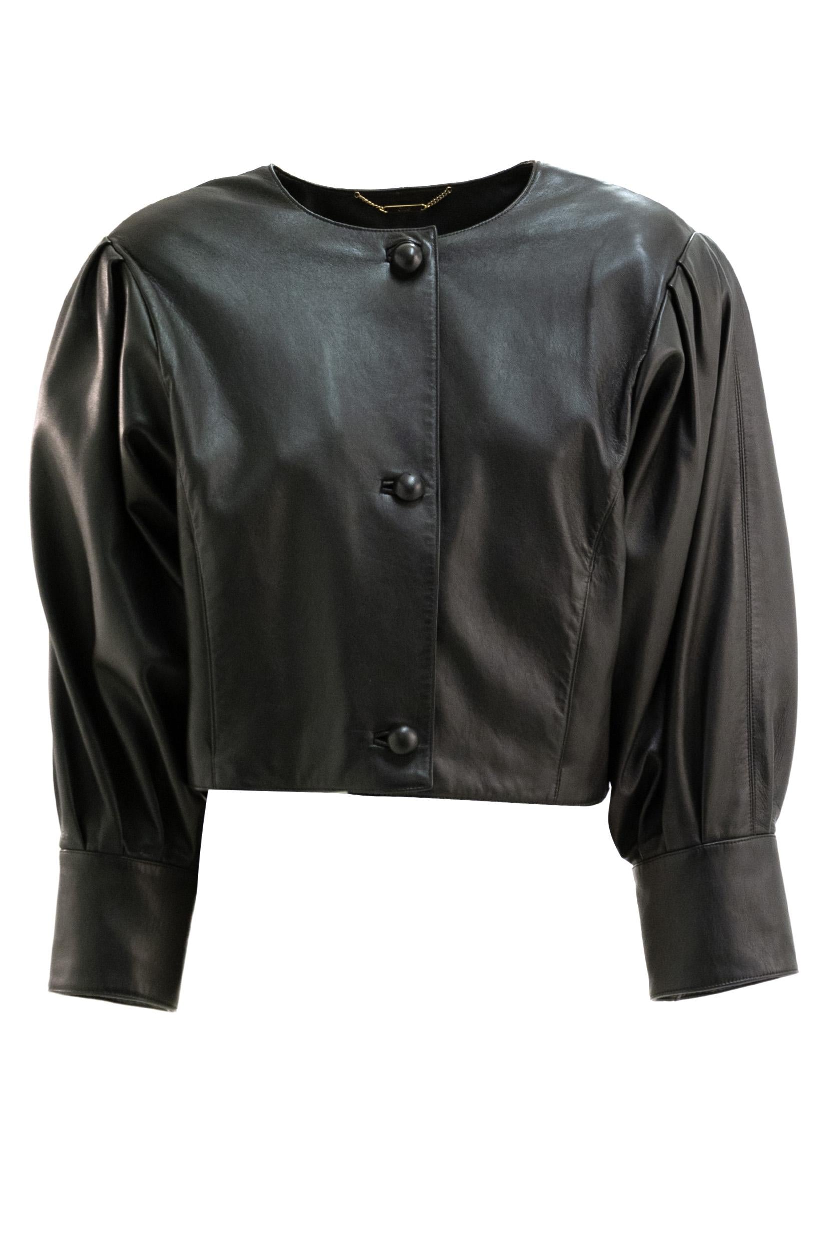 Giacca Corta Senza Colletto in Pelle<BR/><BR/> 26SCV97203 001 CHLOE'