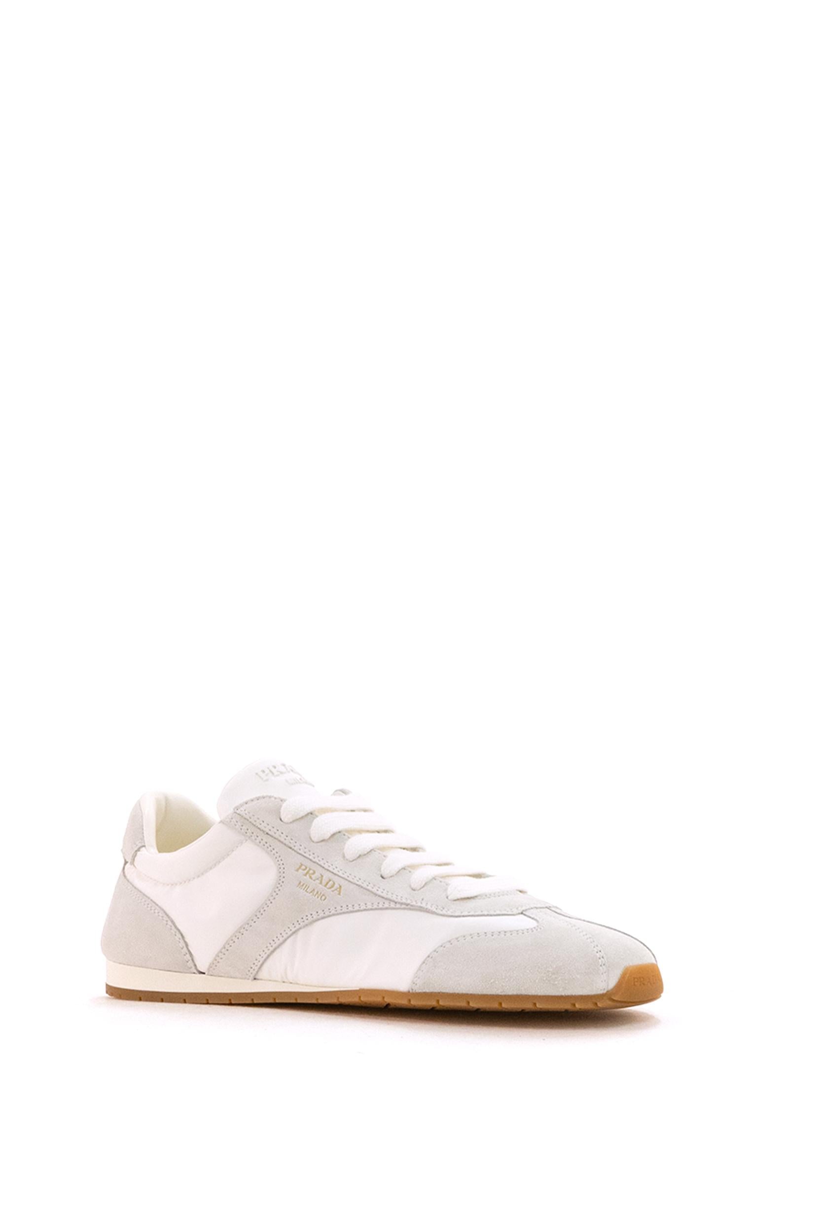 Sneakers in nylon e suede di colore bianco<BR/> 1E152O F D020 D7C F0009 PRADA