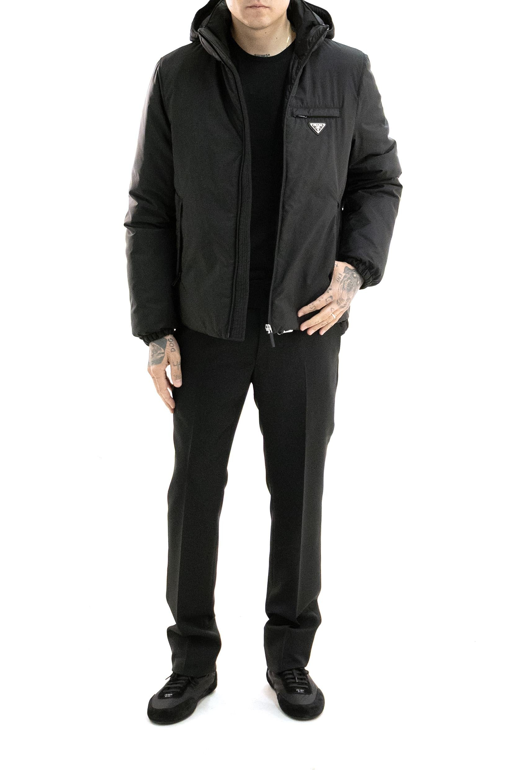 Piumino in Re-Nylon di colore nero<BR/> SGN955 S 191 1WQ9 F0002 PRADA