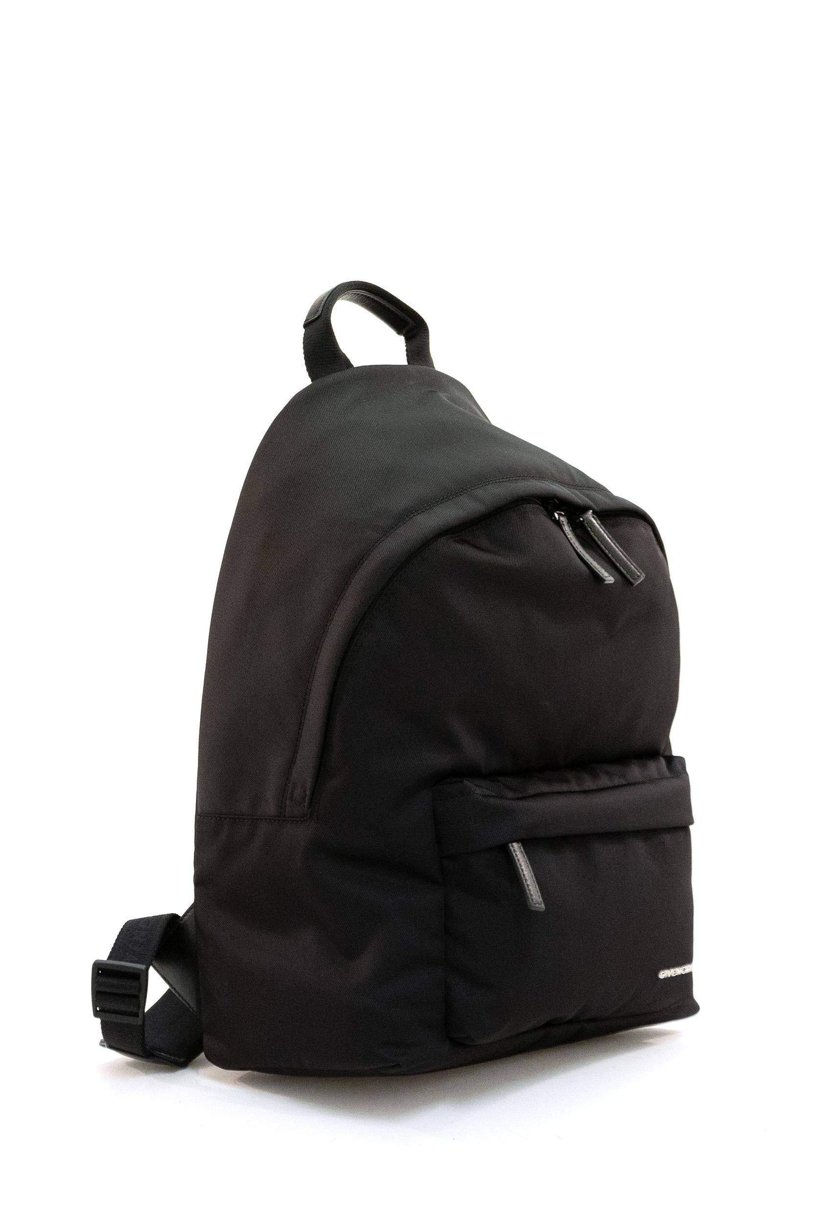 Zaino Essential U in nylon di colore nero<BR/> BK50F3K1ZL 001 GIVENCHY