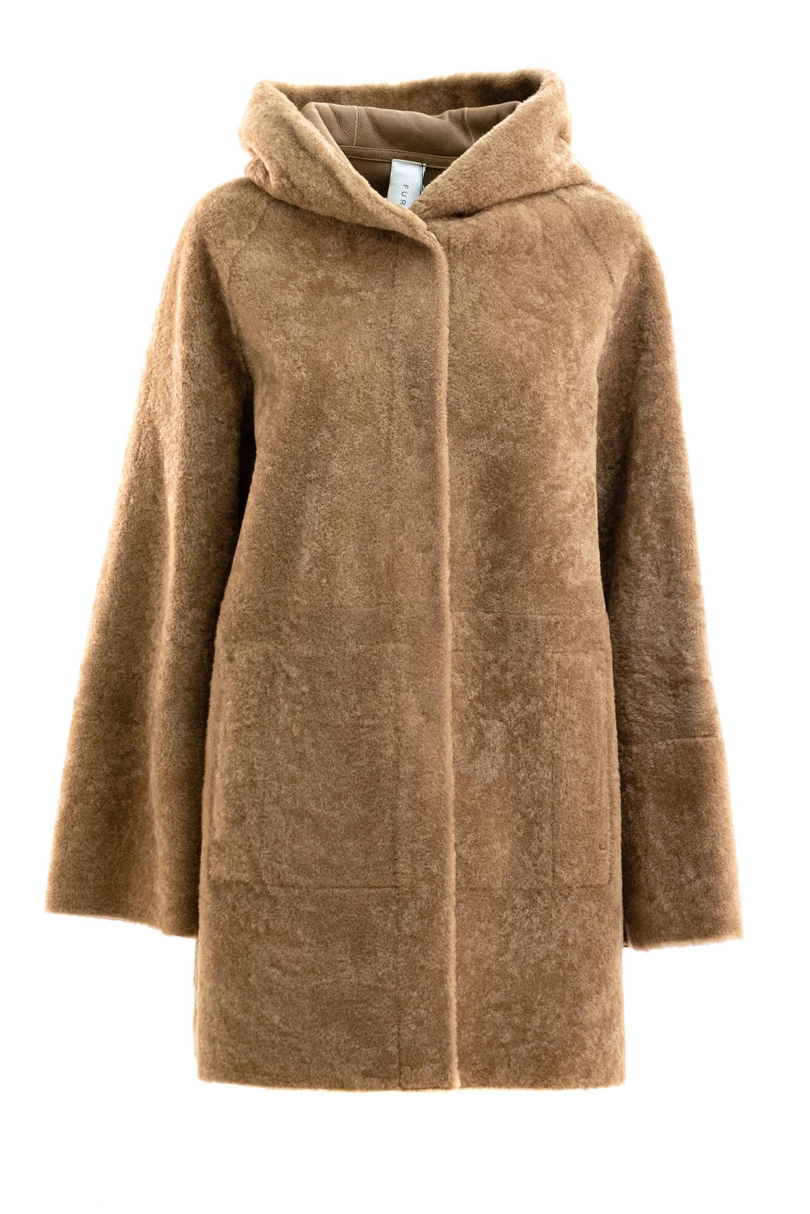 Cappotto in montone di colore beige<BR/><BR/> ROBERTA PACAYA MOUSSE FURLING BY GIANI