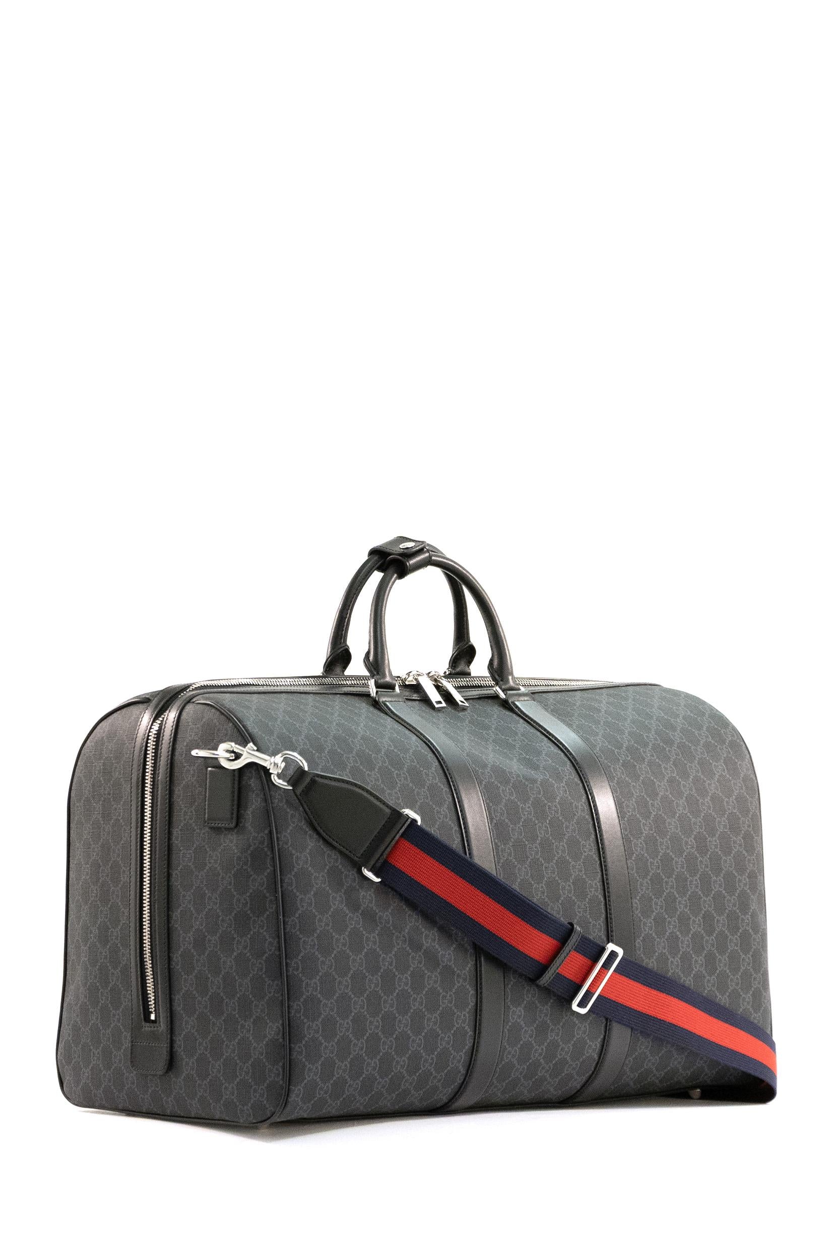 Borsa da viaggio large in tessuto GG Supreme di colore nero e grigio<BR/> 792075 FADJA 1042 GUCCI