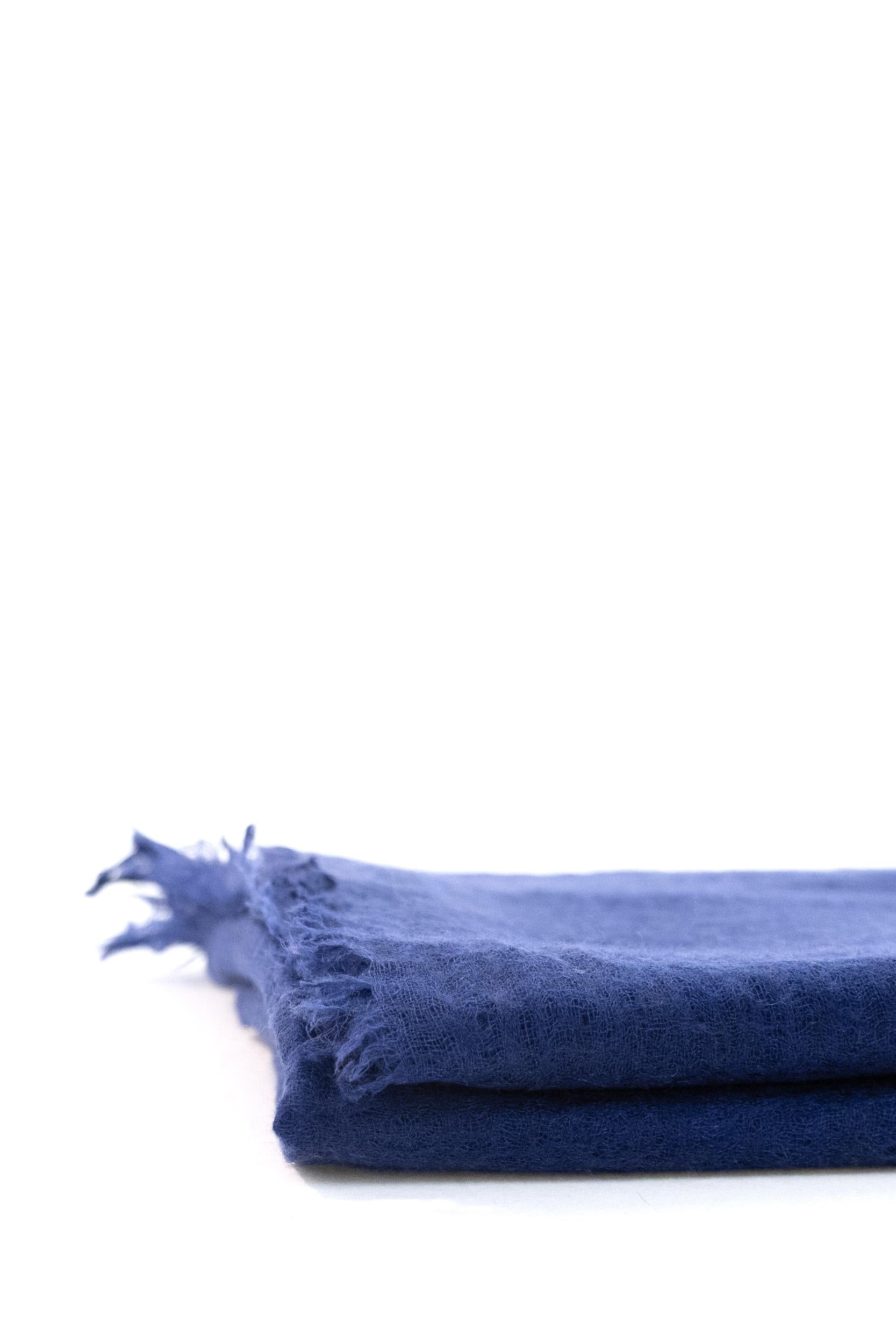 Sciarpa in Cashmere di colore bluette<BR/> 612605 460 MOULETA