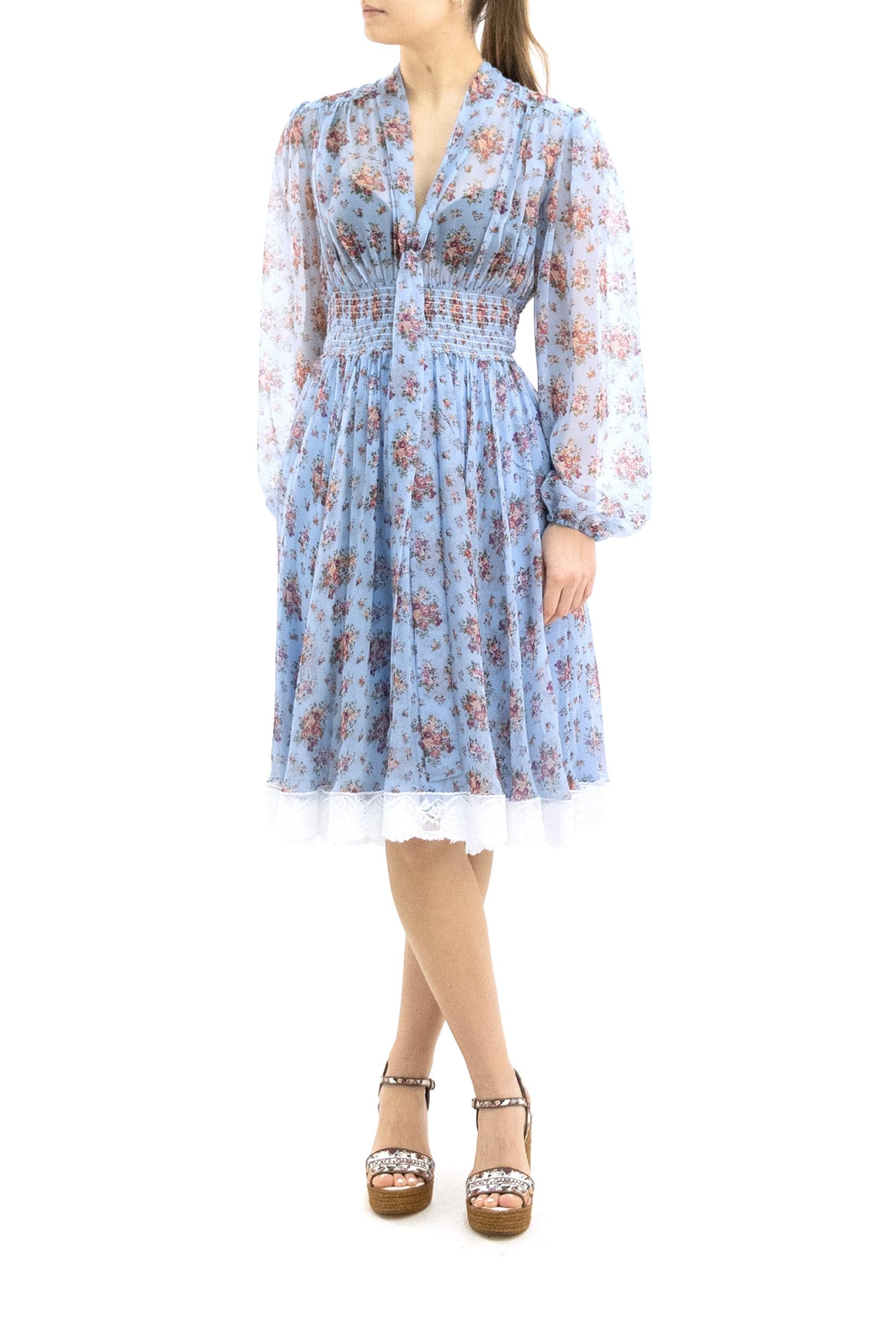 Abito in chiffon di colore azzuro con stampa Mazzo di fiori multicolore<BR/> F611ZT IS10F HC5XK DOLCE & GABBANA