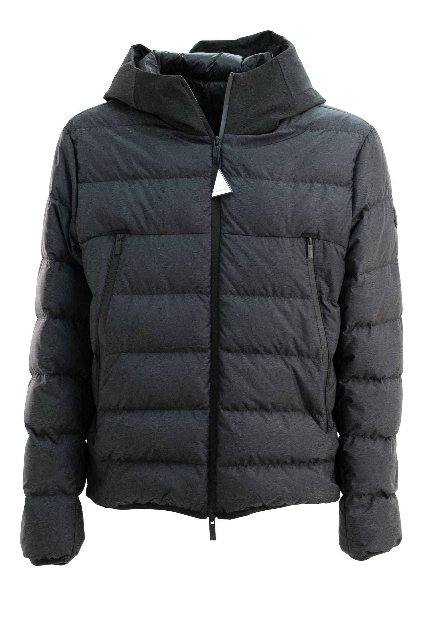 Piumino Vega in tessuto tecnico di colore nero<BR/> 1A000-27 597U5 999 MONCLER
