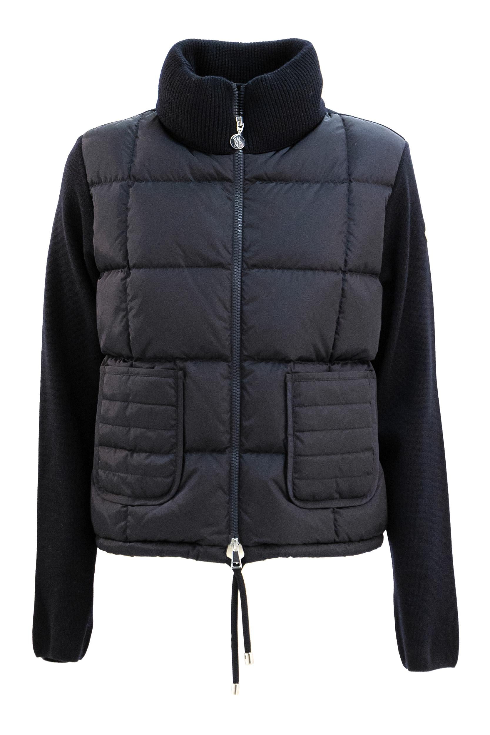 Cardigan imbottito in tessuto tecnico e lana di colore blu<BR/> 9B000-53 M1131 742 MONCLER