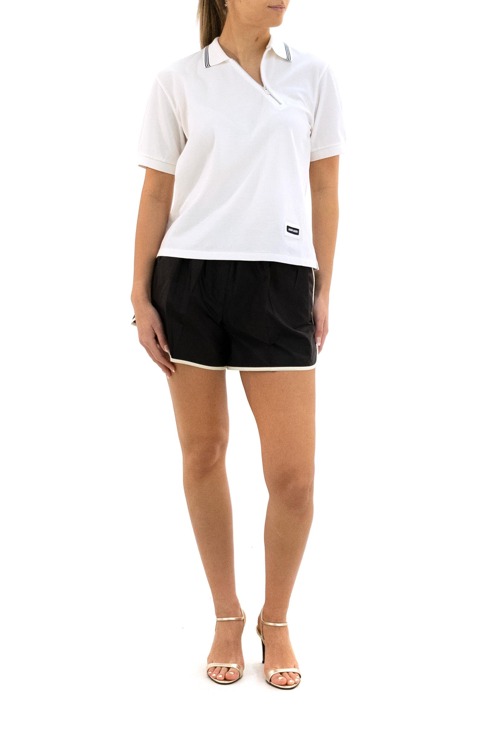 Polo in piquet di cotone di colore bianco <BR/> MJNA03 S OOO 18ZW F0009 MIU MIU