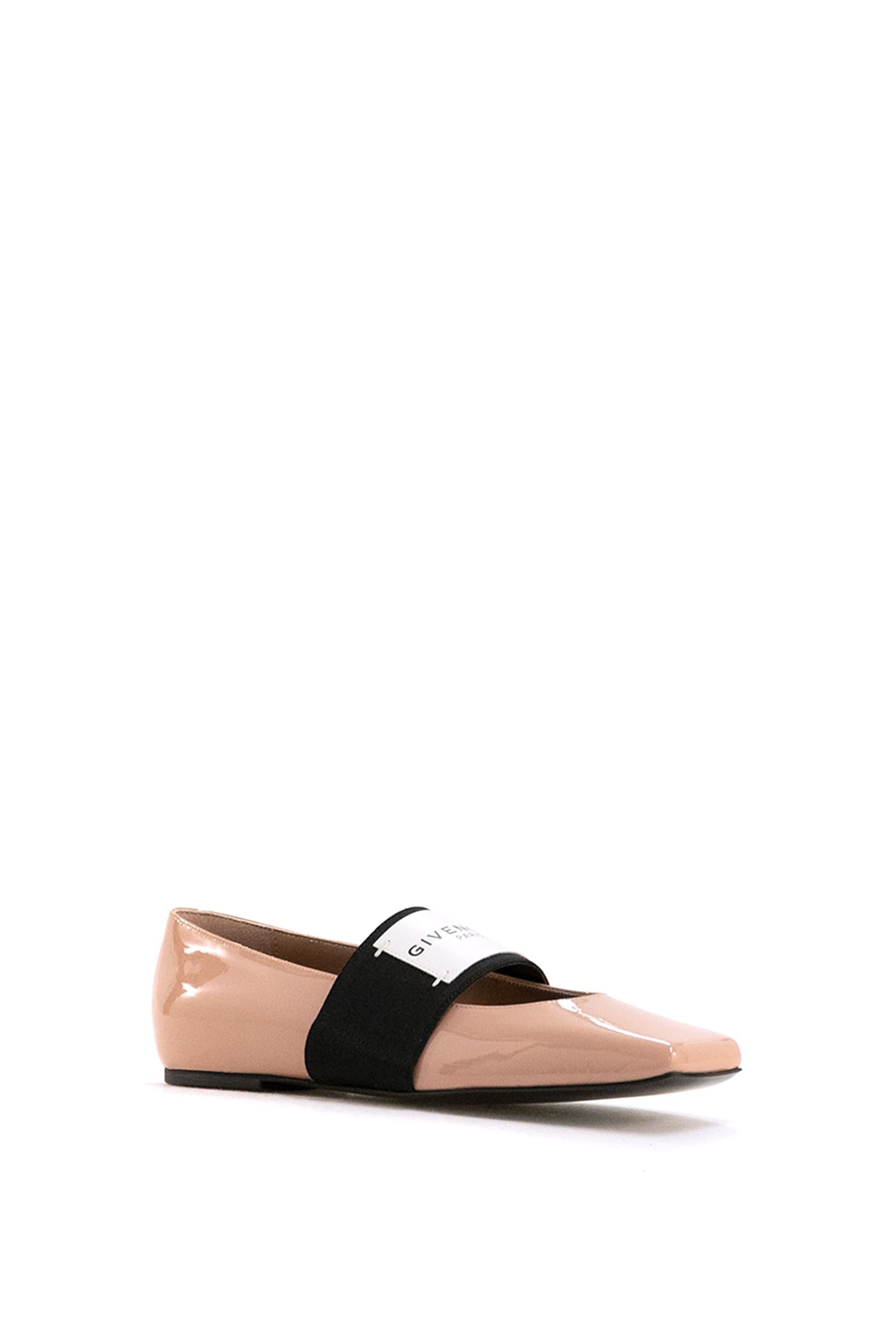 Ballerine Sliced Square in pelle verniciata di colore rosa cipria<BR/> BE5010E2FF 272 GIVENCHY
