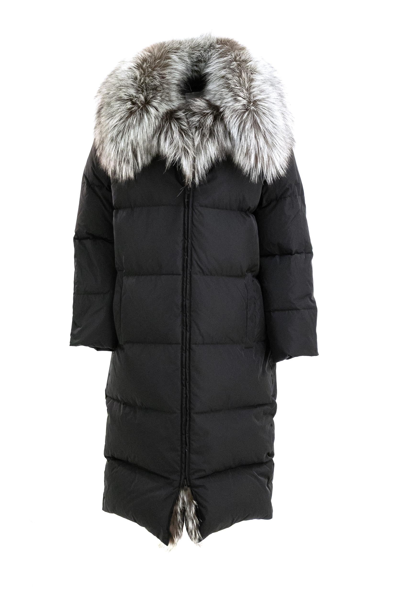 Piumino lungo di colore nero con collo in volpe<BR/> 26WYM02310D0TM C99 YVES SALOMON