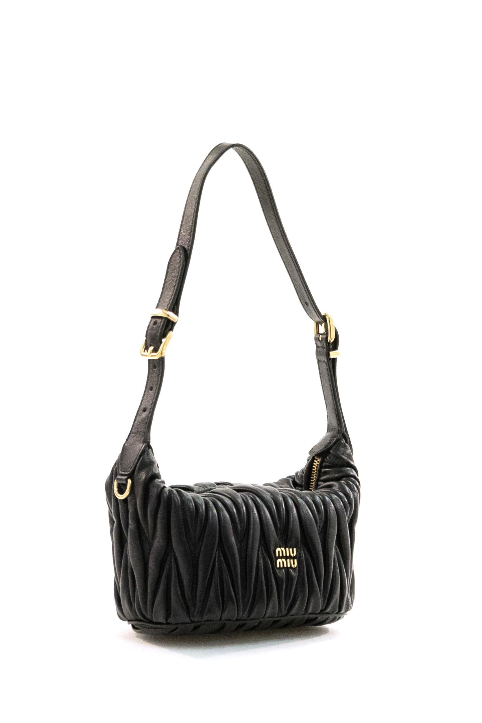 Pouch in nappa matelassé color nero<BR/> 5NE026 AFPP F0002 MIU MIU