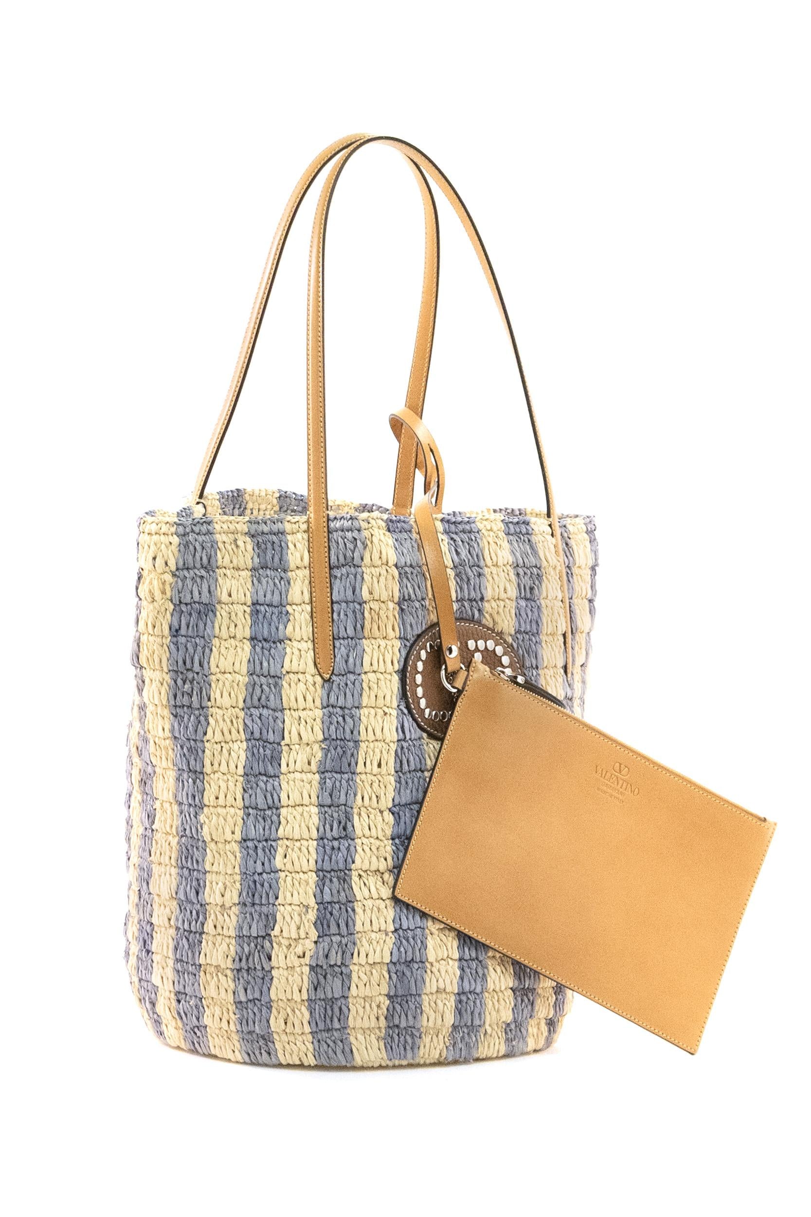 Borsa a secchiello in rafia a righe color naturale e azzurro <BR/> 8W2B0R37UHK C8C VALENTINO GARAVANI