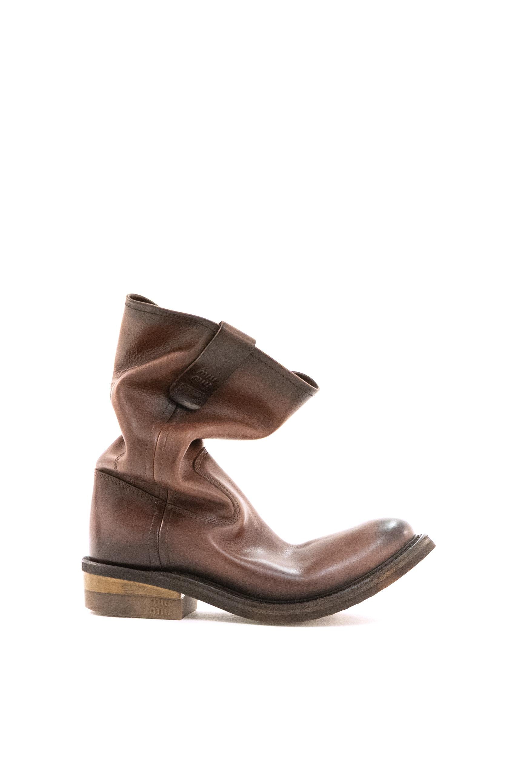 Stivali Foule in pelle di colore marrone<BR/> 5U680E F A045 5OD F0201 MIU MIU
