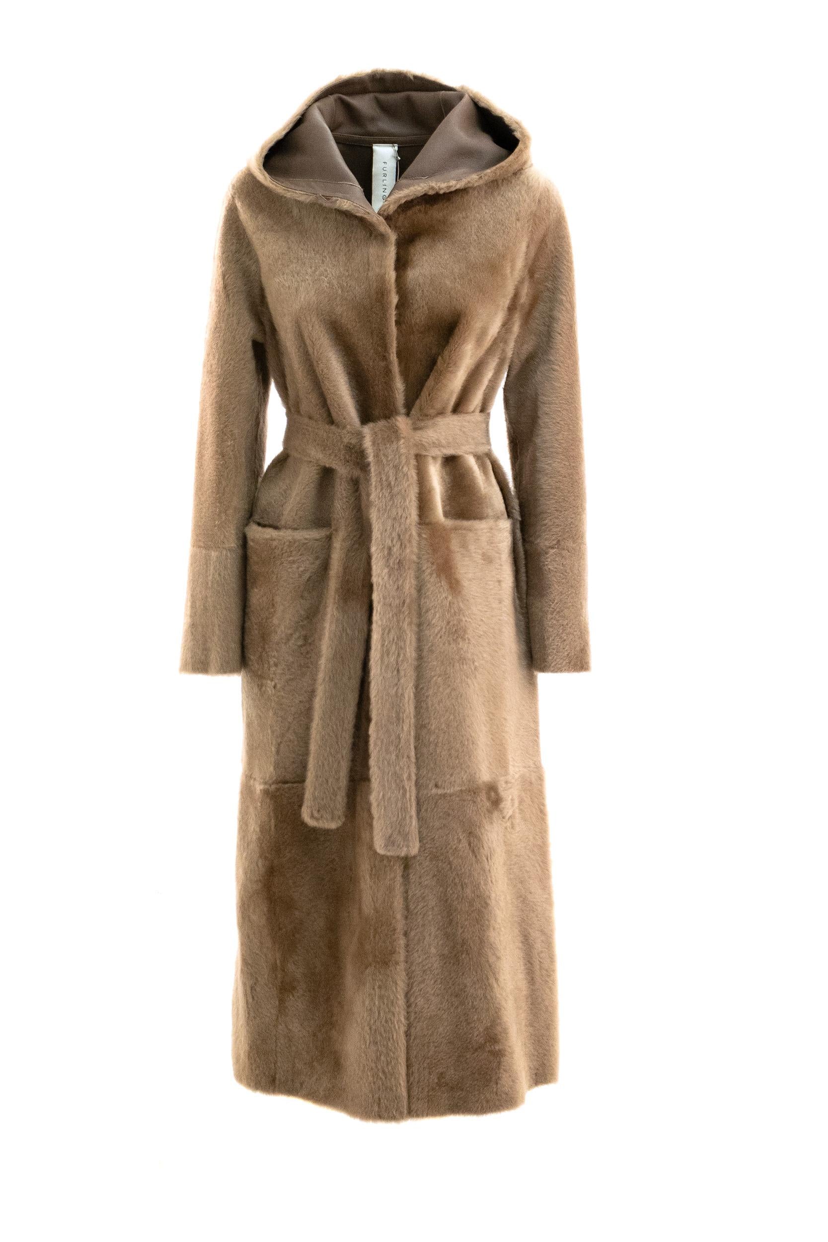 Cappotto di montone colore beige<BR/> MARINA LACON CAMEL FURLING BY GIANI