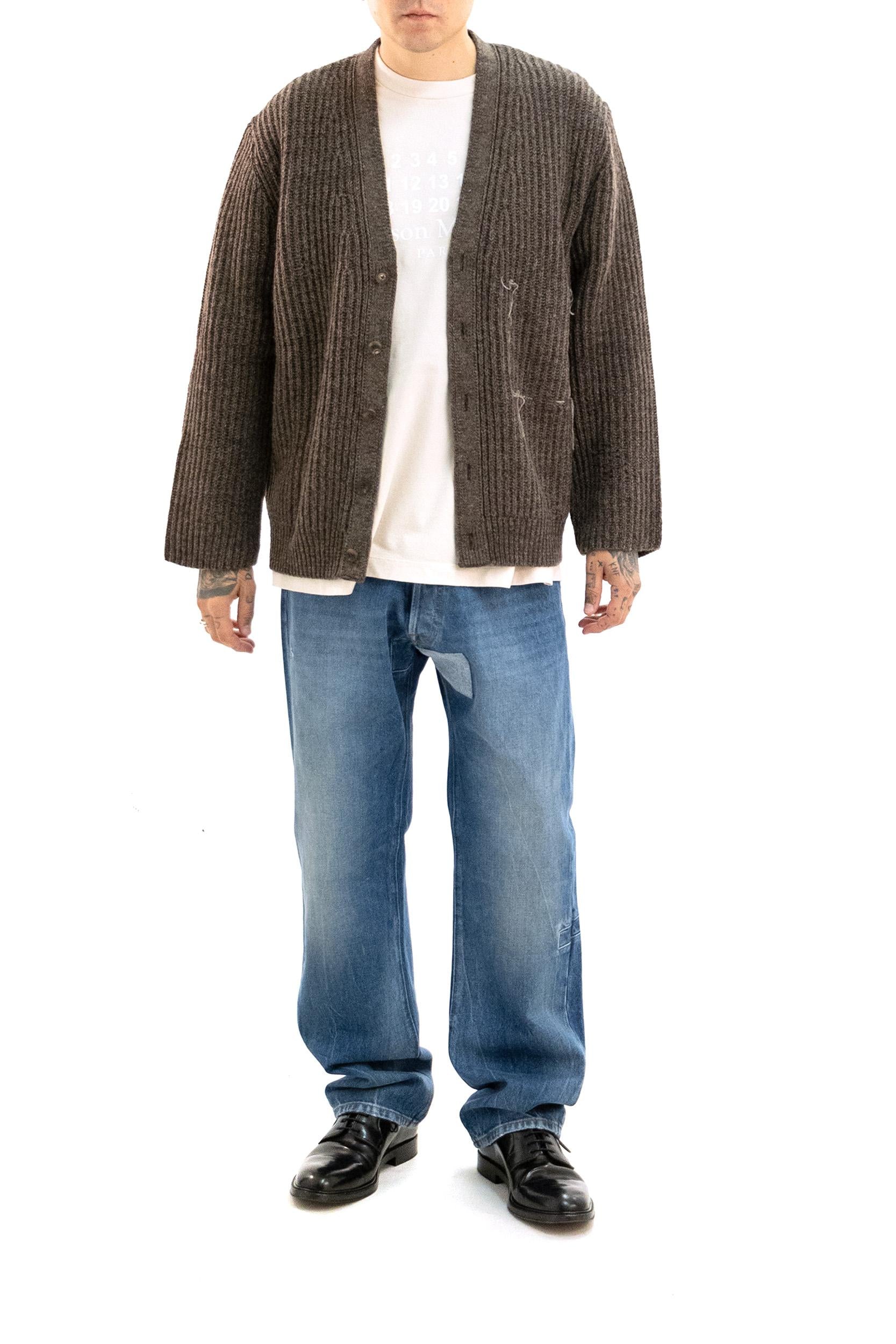 Cardigan a V in lana marrone<BR/> S50HP0034 M13151 144F MAISON MARGIELA