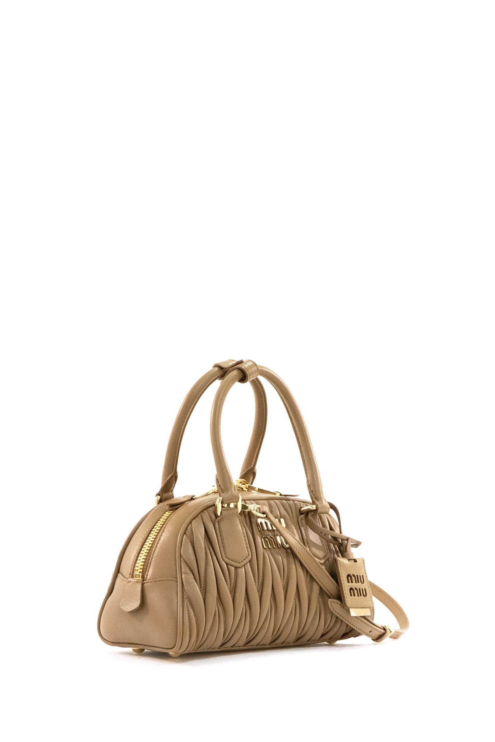 Borsa Arcadie in nappa matelassé di colore beige<BR/><BR/> 5BB191 V OLO AN88 F098L MIU MIU