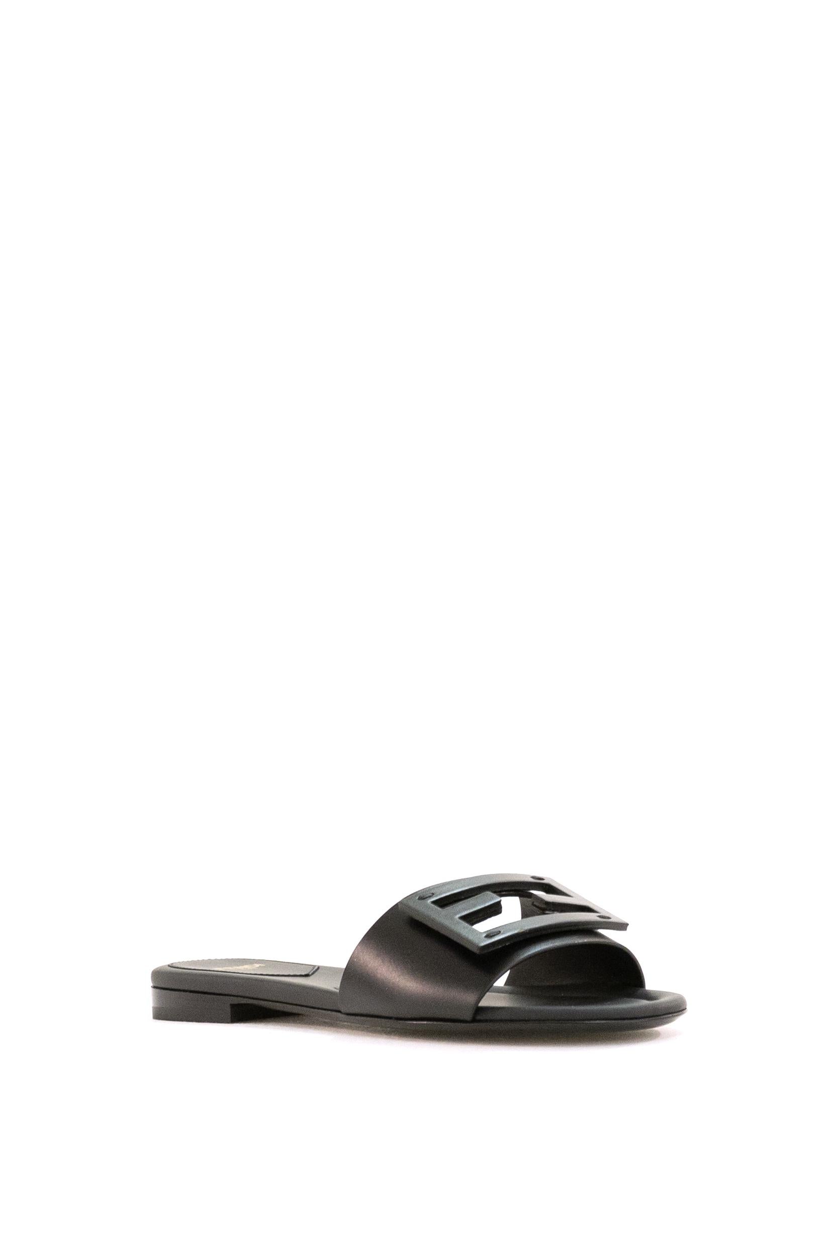 Slide Baguette in Pelle<BR/> 8R8136 AE7T F0ABB FENDI