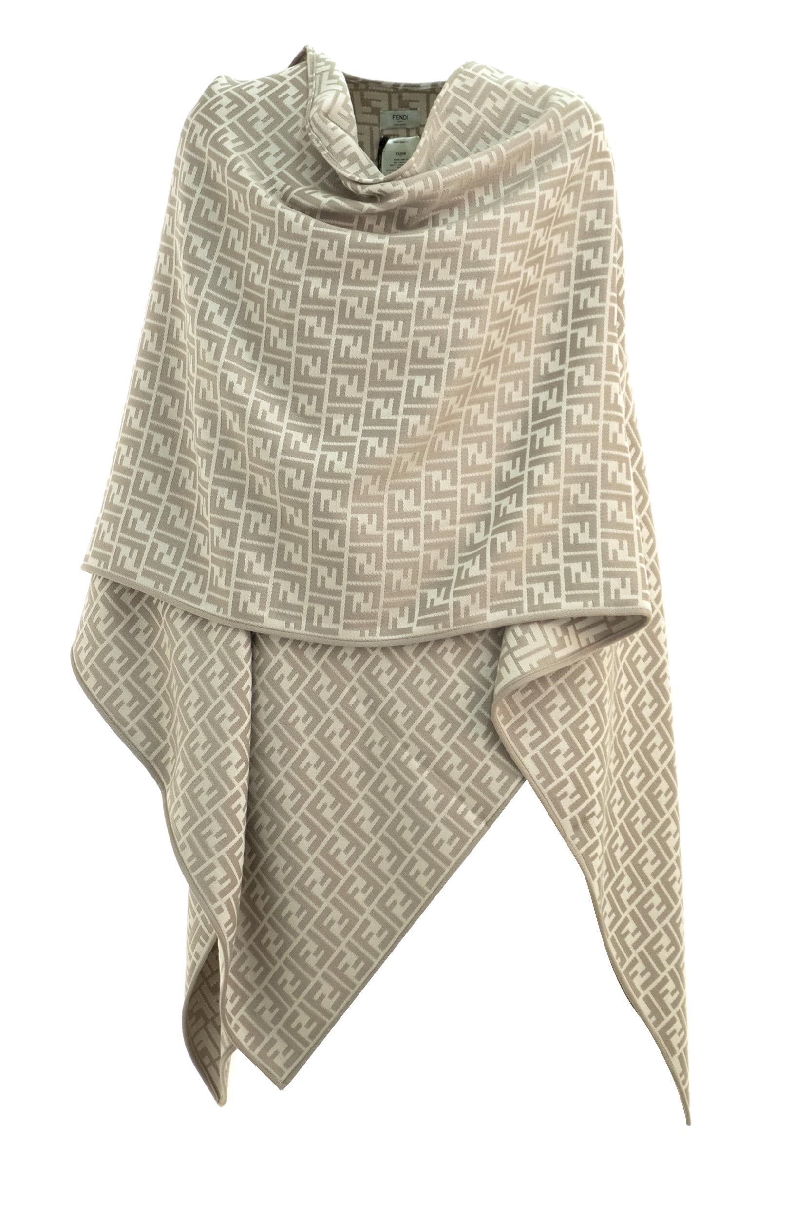 Poncho leggero dai volumi avvolgenti di colore beige<BR/> FXX782 AQ8G F0QZ0 FENDI