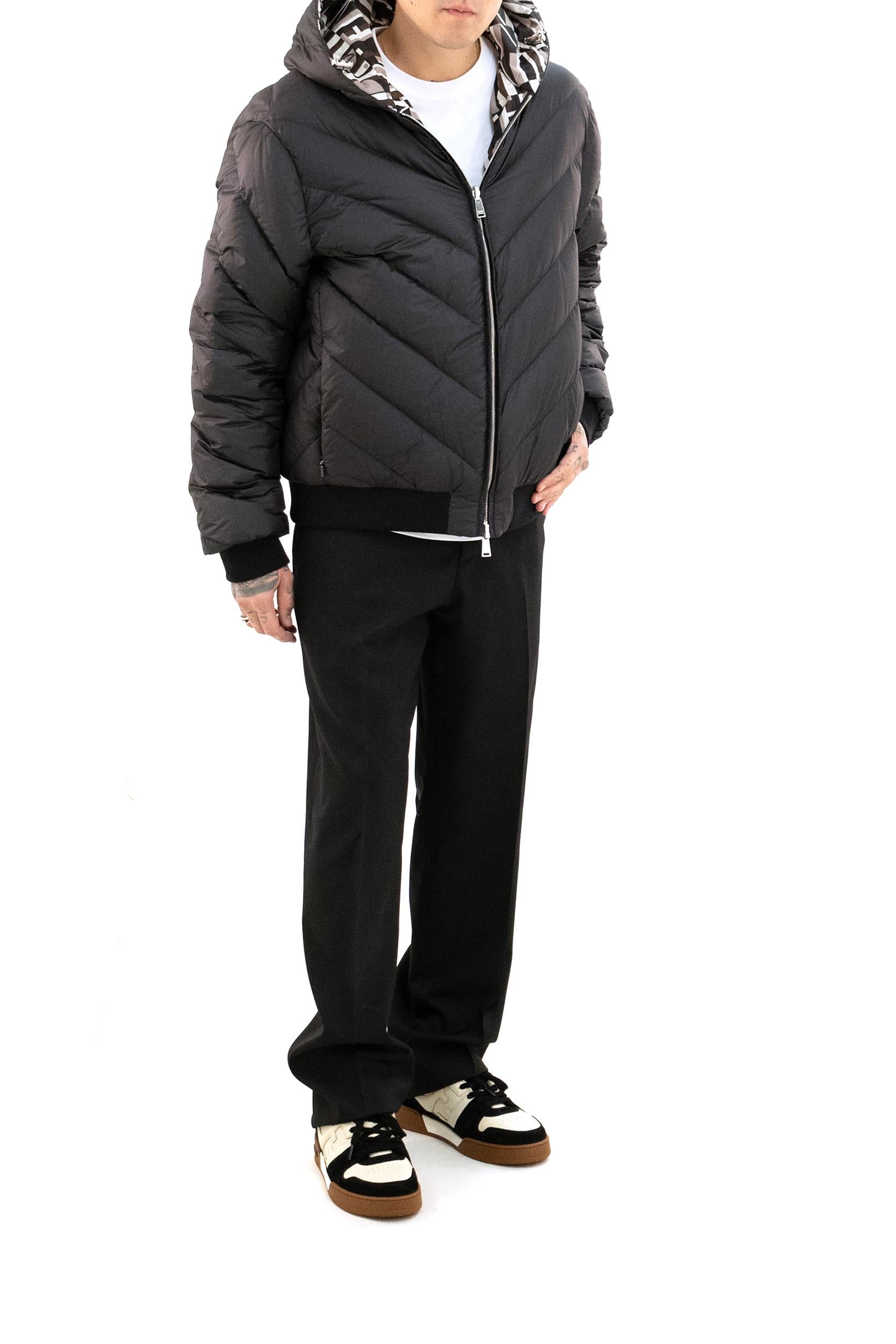 Piumino reversibile in nylon di colore nero<BR/> FAA969 AVIF F0GME FENDI