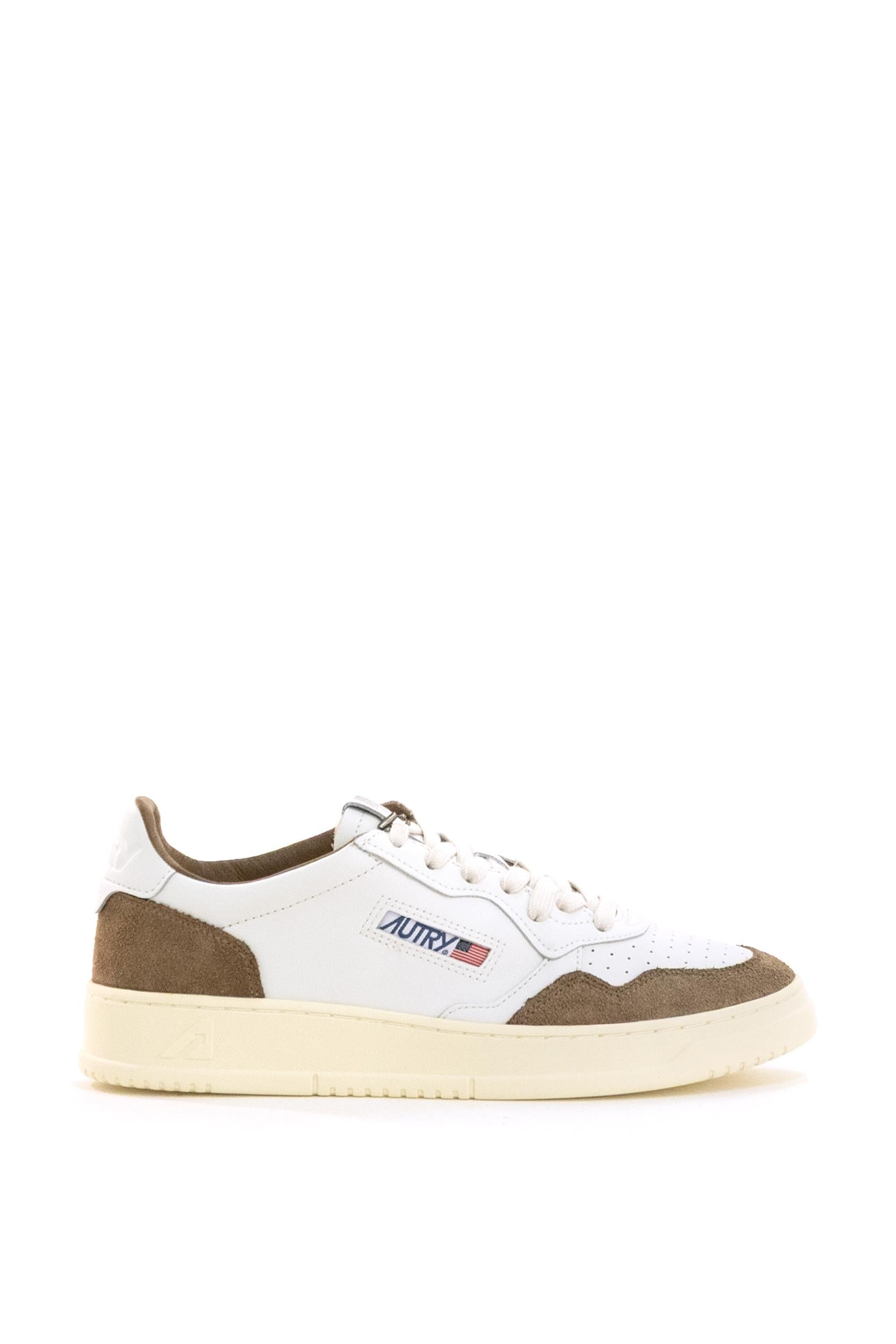 Sneakers Medalist in pelle liscia di colore bianco<BR/> AULM FT17 WHT/TABACCO AUTRY