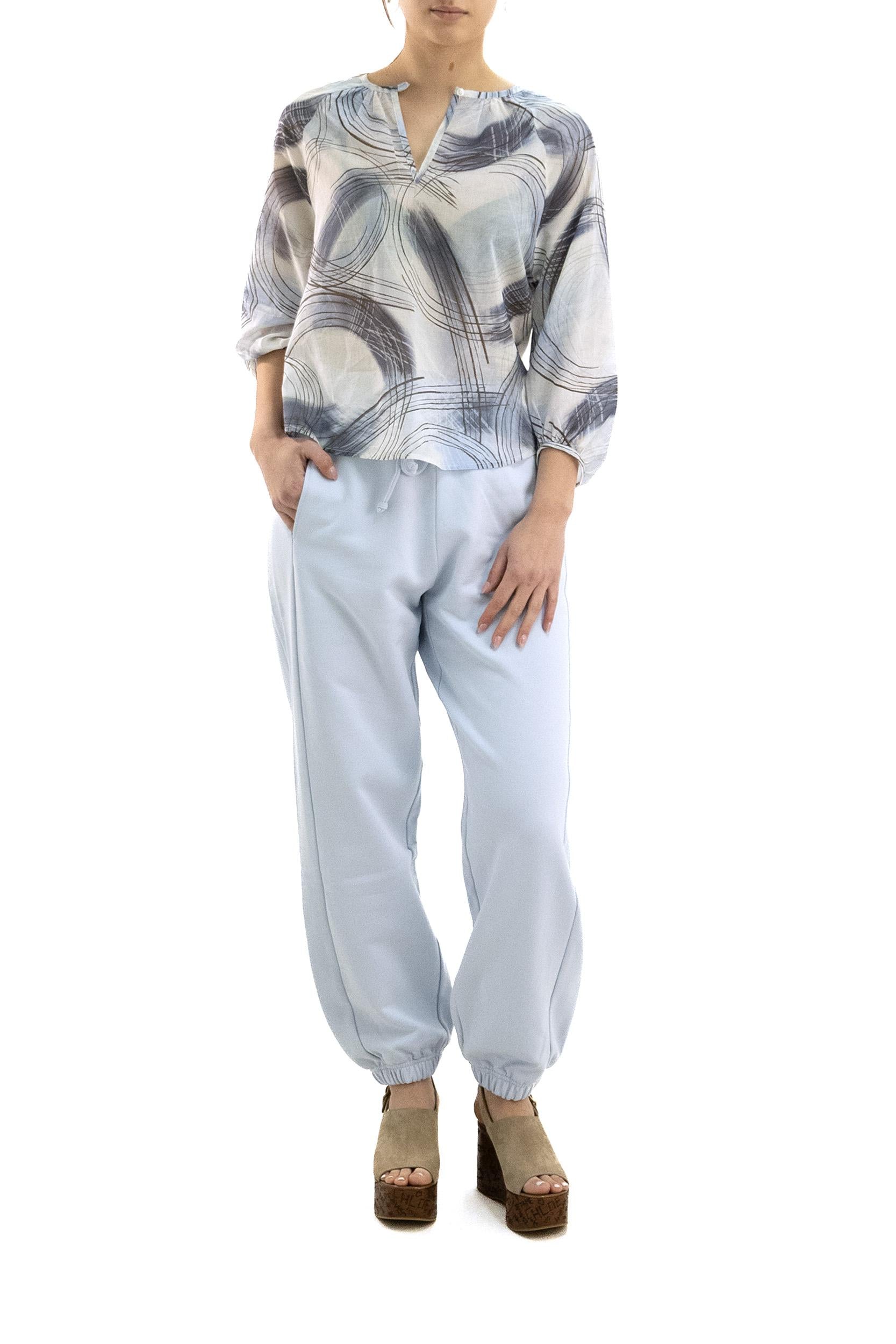 Blusa in cotone con motivo astratto di colore azzurro<BR/> WH 1513 5027 WHY CI