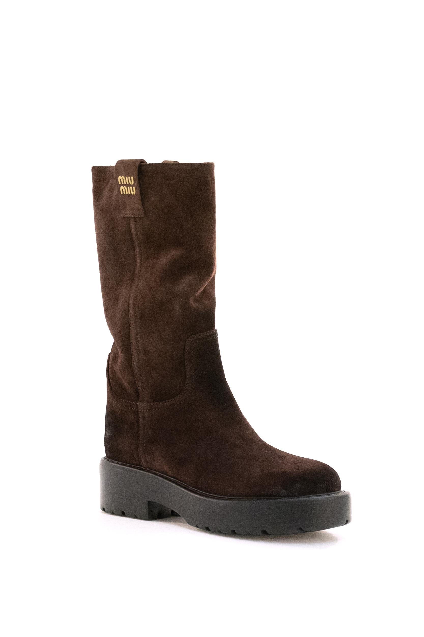 Stivali in suede di colore marrone<BR/> 5U270E F 055 0B2 F0003 MIU MIU