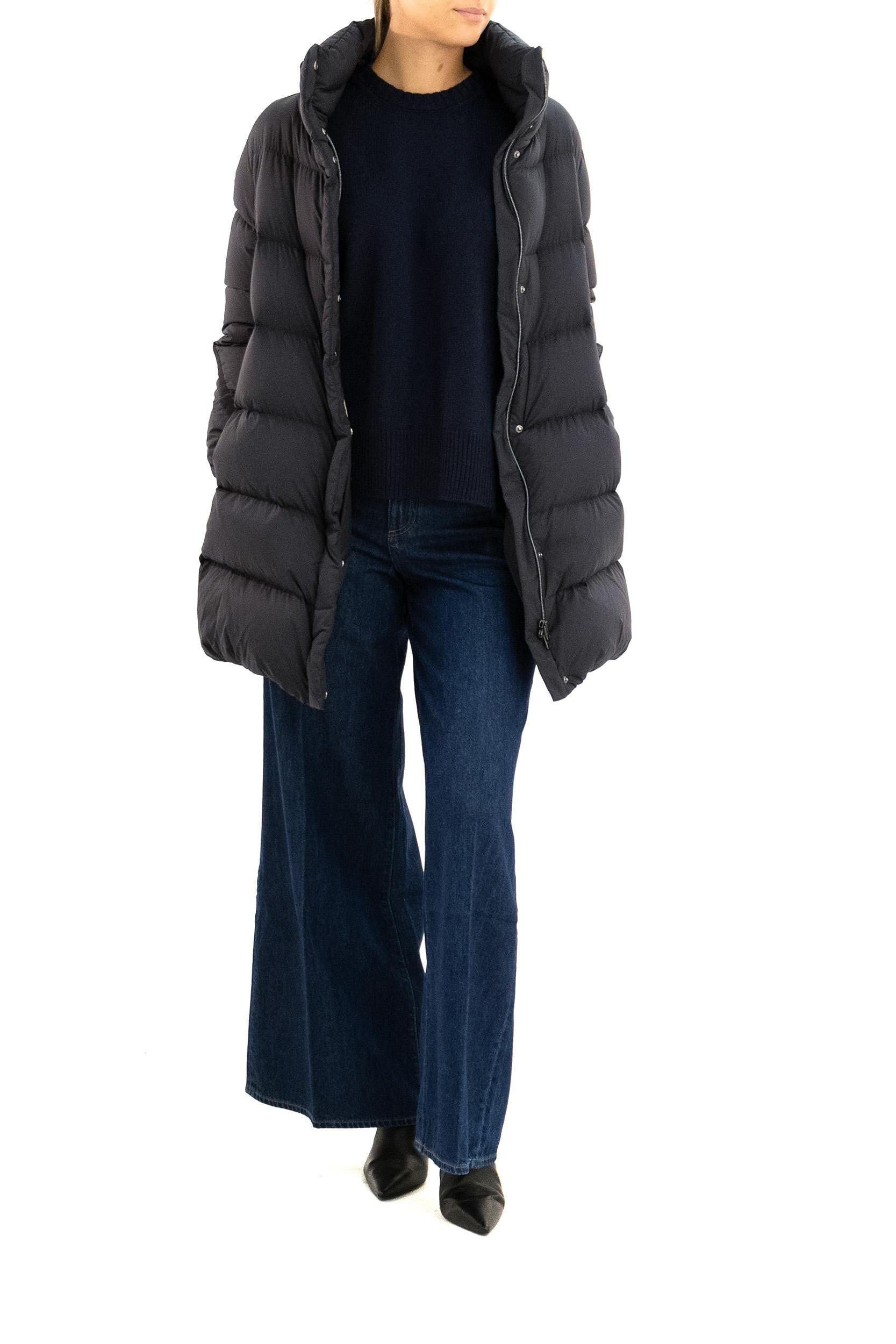 Piumino in nylon di colore blu<BR/> PI002131D 12456Z 9200 HERNO