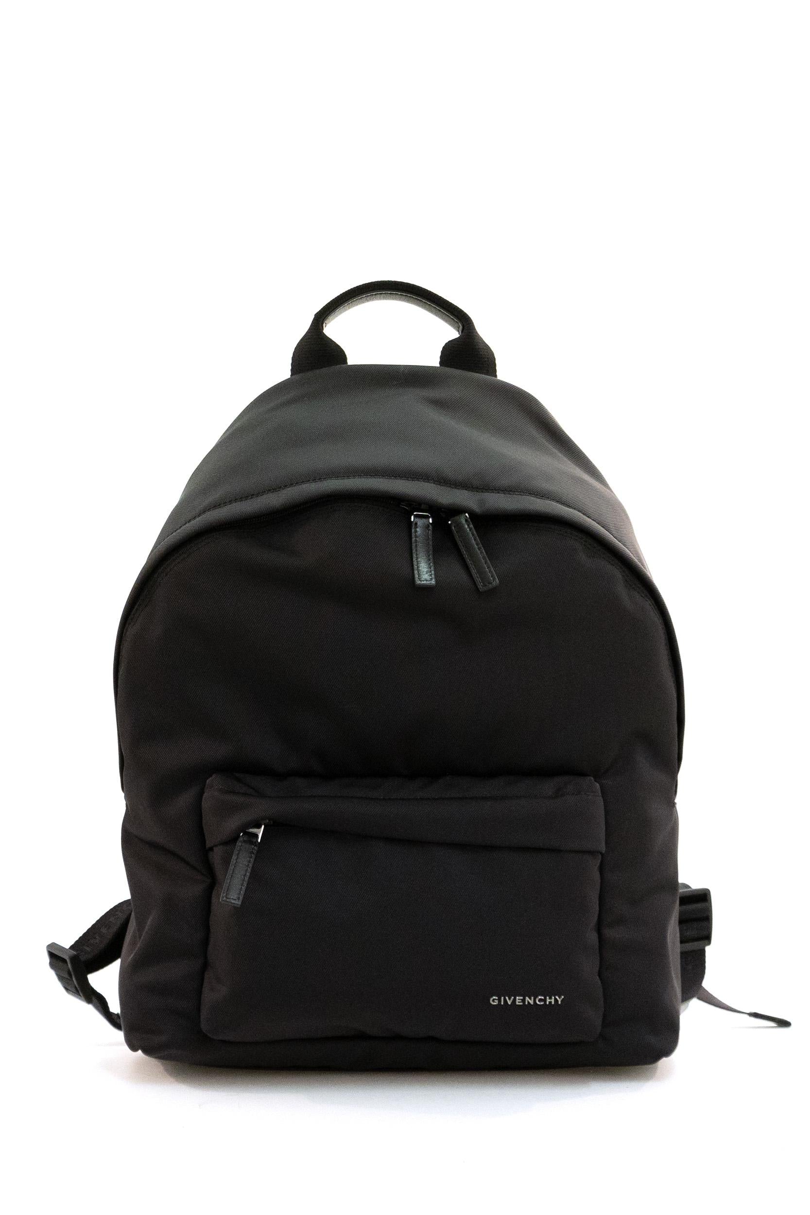Zaino Essential U in nylon di colore nero<BR/> BK50F3K1ZL 001 GIVENCHY