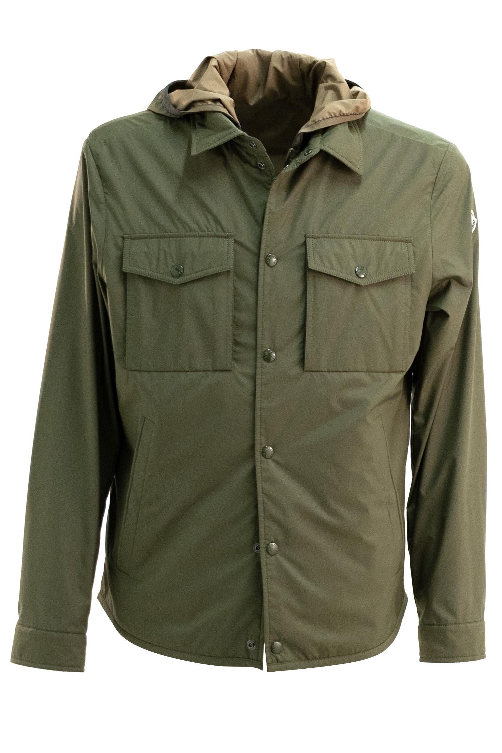 Giubbotto Chirano in tessuto tecnico di colore verde militare<BR/> 1G000-22 597YW 818 MONCLER