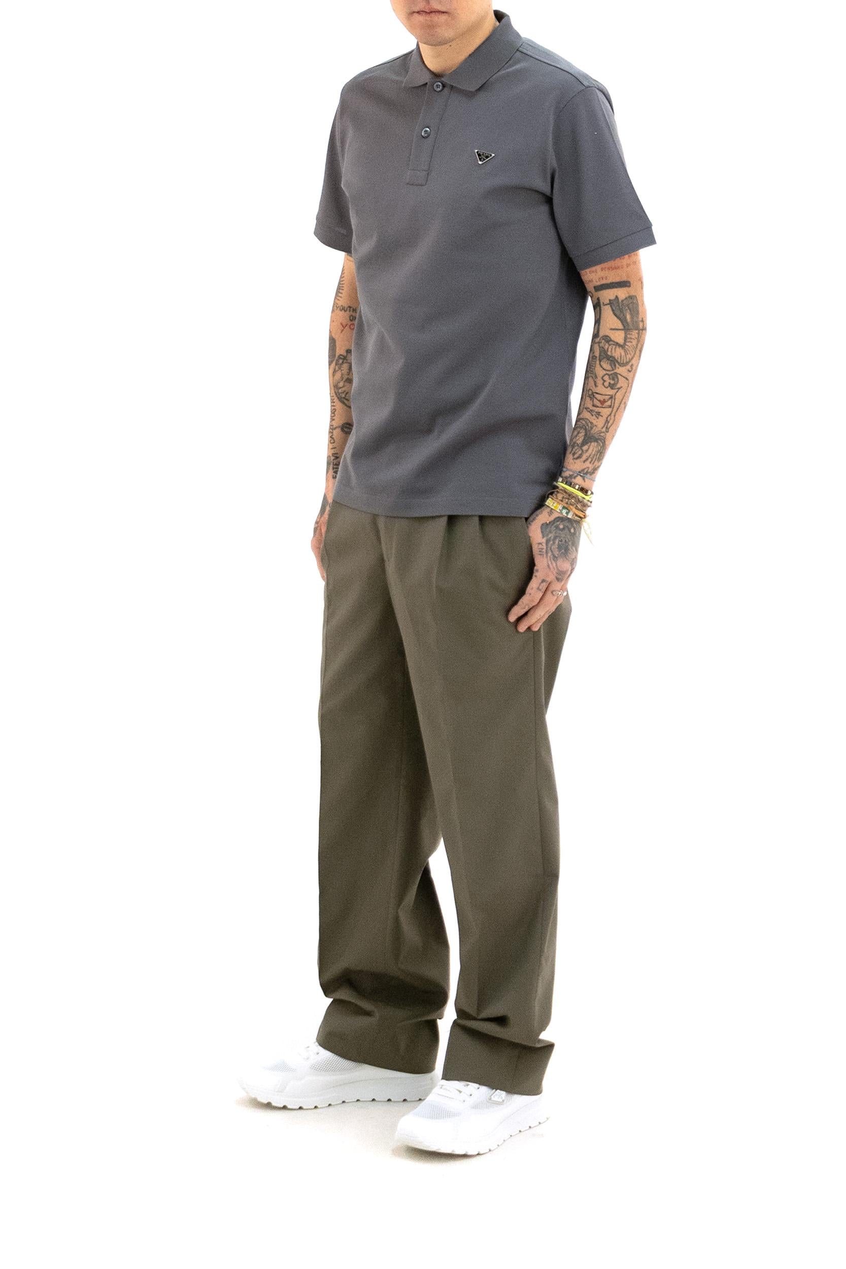 Polo in piquet di cotone di colore grigio<BR/> UJN444 S WM3 1867 F0276 PRADA