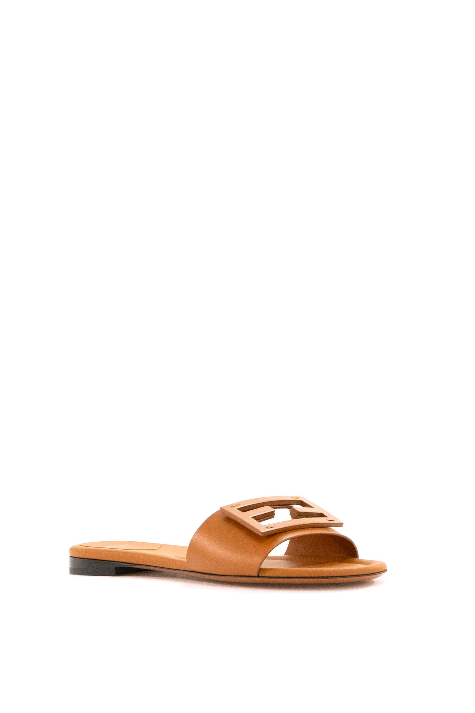 Slide Baguette in Pelle<BR/> 8R8136 AE7T F1C4R FENDI