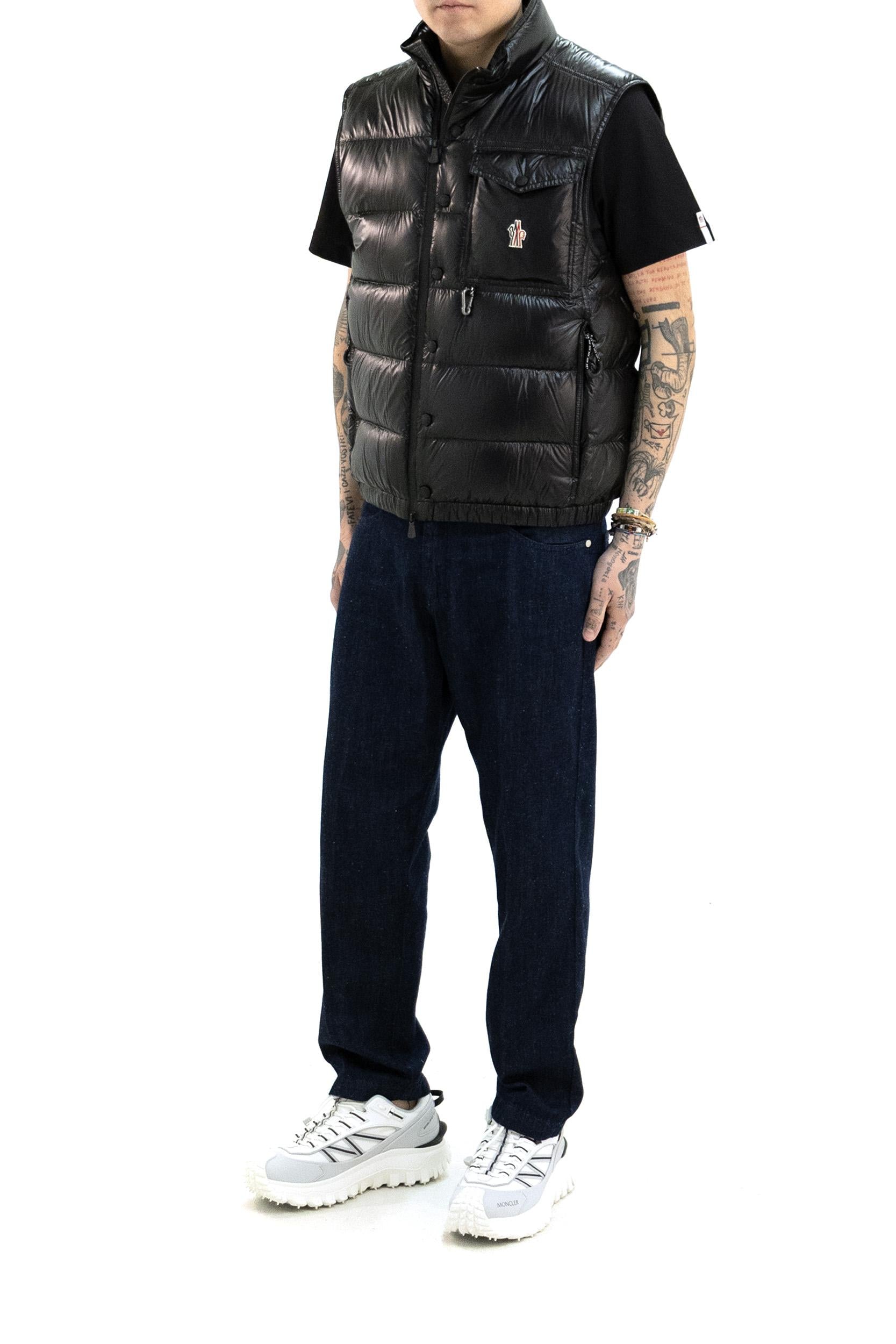 Gilet imbottito Uychi in micro ripstop di colore nero<BR/> 1A000-08 597X6 999 MONCLER GRENOBLE