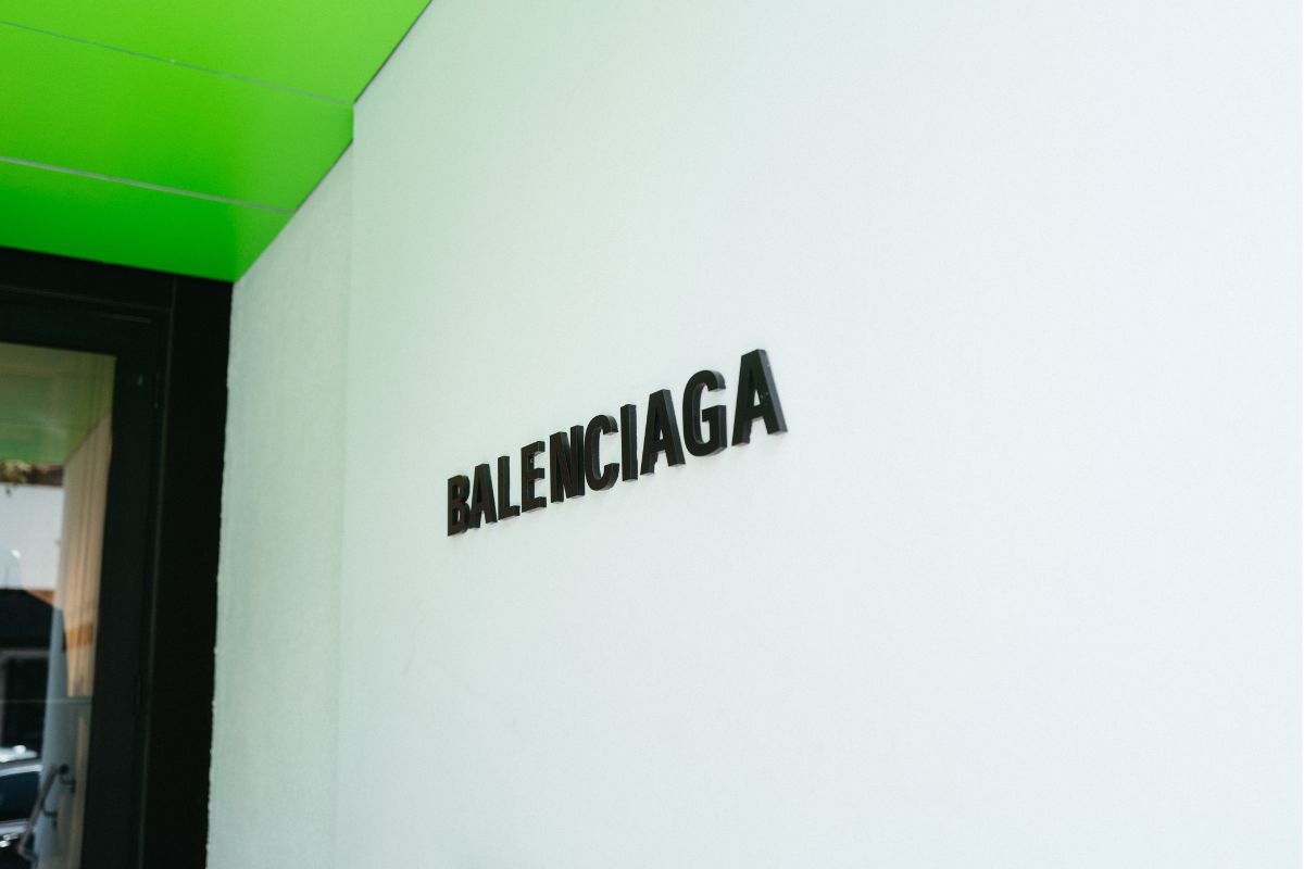 storia di balenciaga e l'ascesa della maison