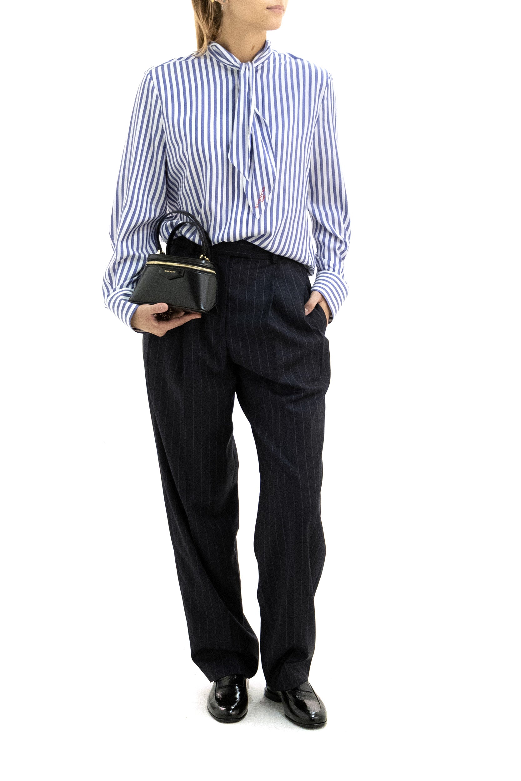 Camicia Cocoon in seta a righe di colore bianco e blu<BR/> BW61MG16UR 977 GIVENCHY 