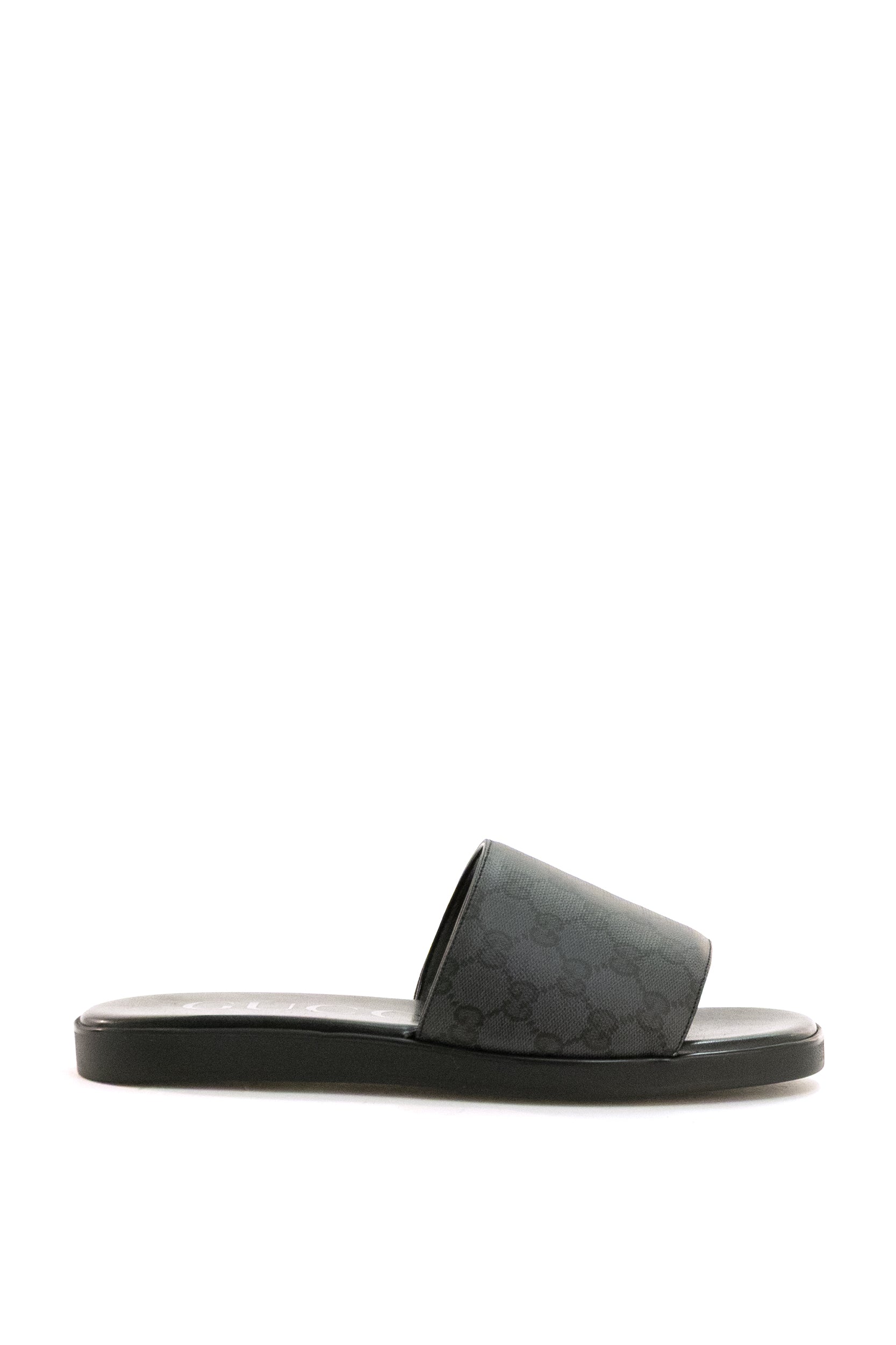 Sandali slide in tela verniciata GG di colore nero e grigio<BR/> 871685 FAF51 1028 GUCCI 