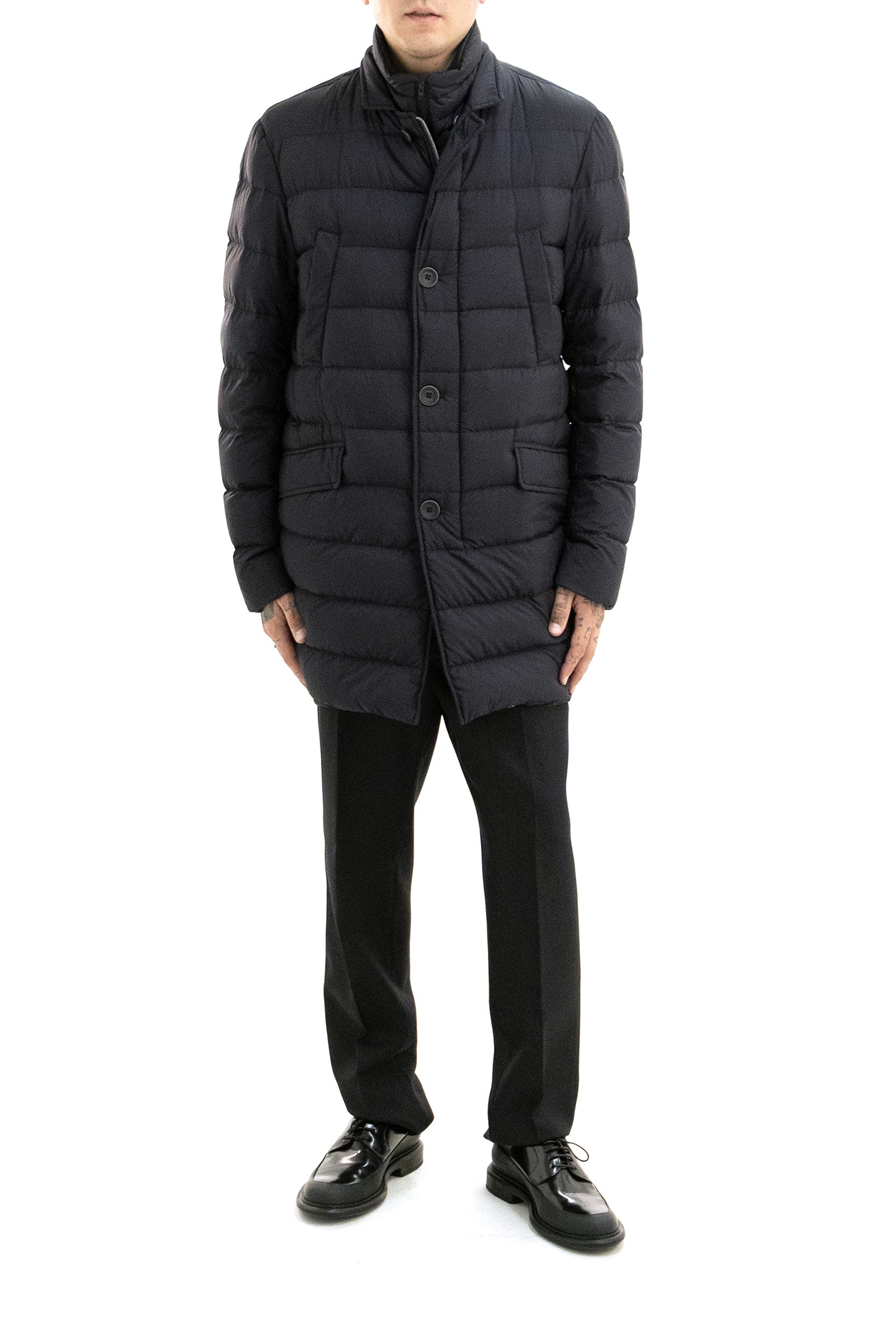 Cappotto in nylon di colore nero <BR/> PI007ULE 12456Z 9300 HERNO 