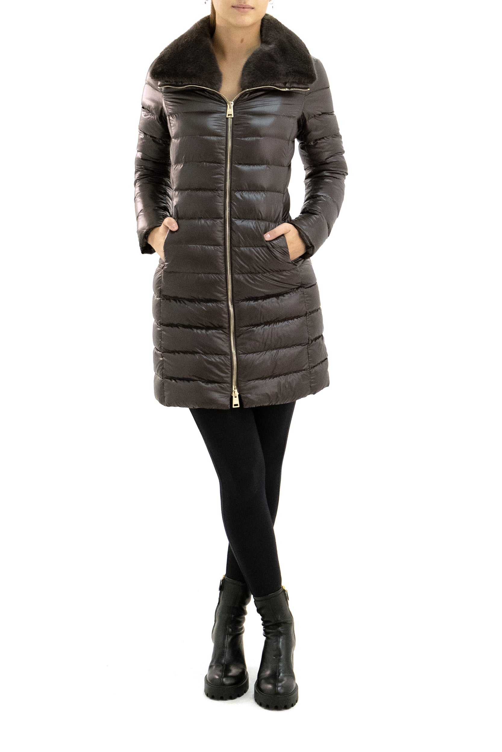 Piumino in nylon di colore marrone <BR/> PI0650DIC M05 12017Z 8800 HERNO 