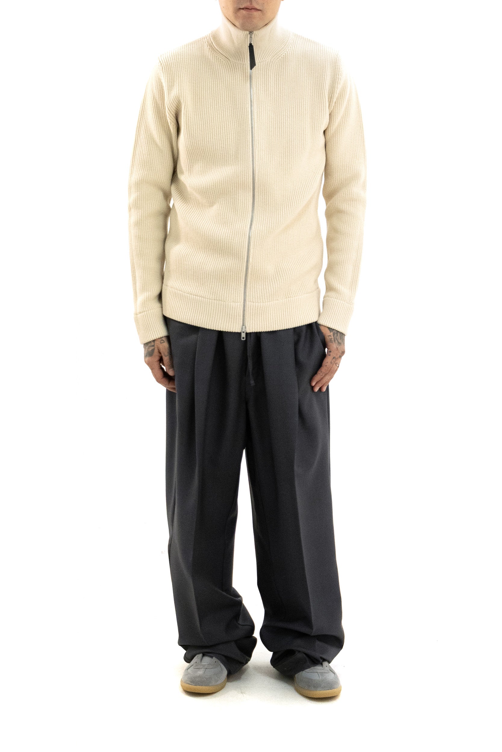 Cardigan in lana e cotone a coste di colore beige <BR/> SI1HA0013 S17781 105F MAISON MARGIELA 