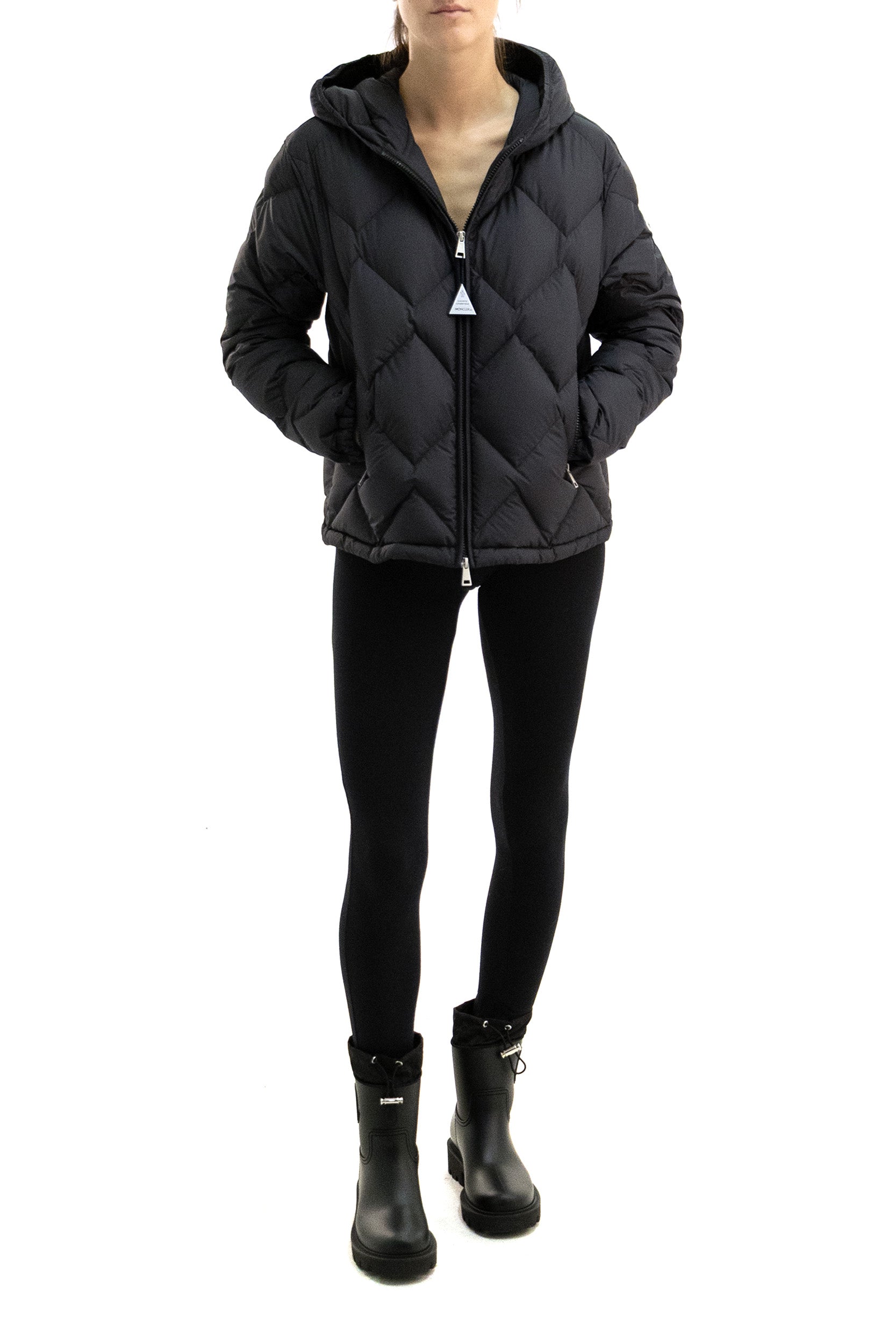 Piumino corto Arvouinne di colore nero<BR/> 1A000-87 597YW 999 MONCLER 