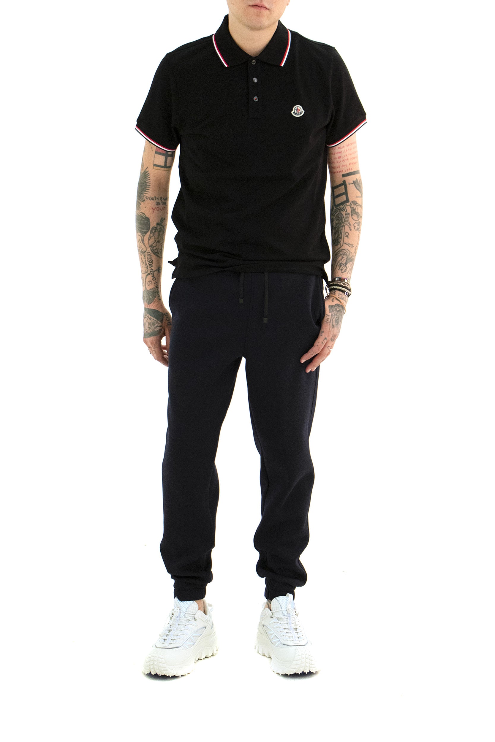 Polo in piqué di cotone di colore nero<BR/> 8A703-00 84556 999 MONCLER 